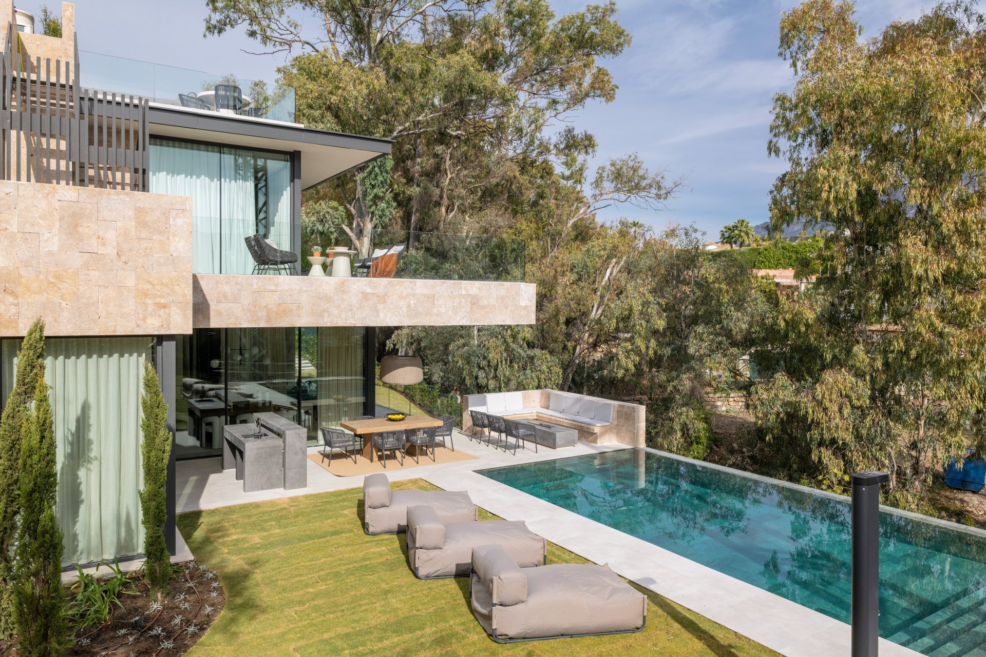 La Cerquilla, Nueva Andalucia