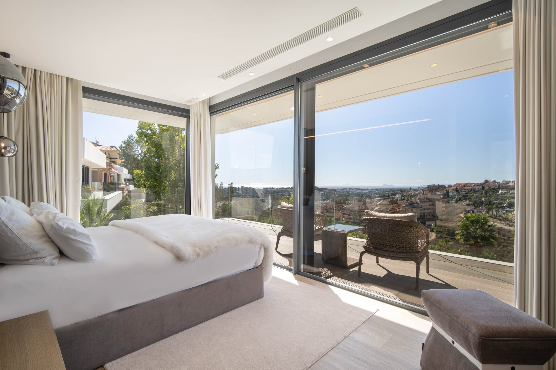 Very complete villa with stunning views in Nueva Andalucía