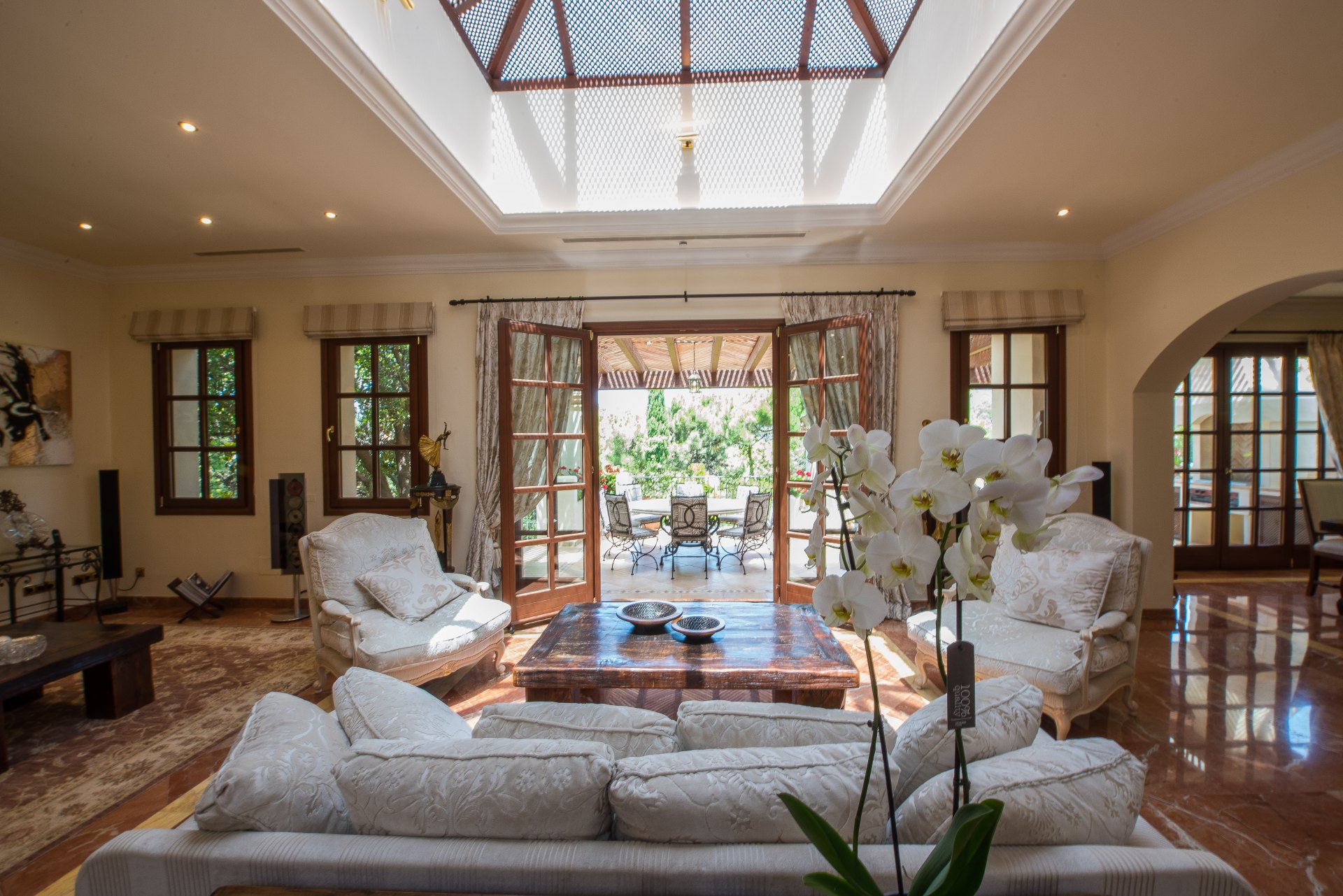 Belleza clásica y confort en una villa en las montañas de La Zagaleta