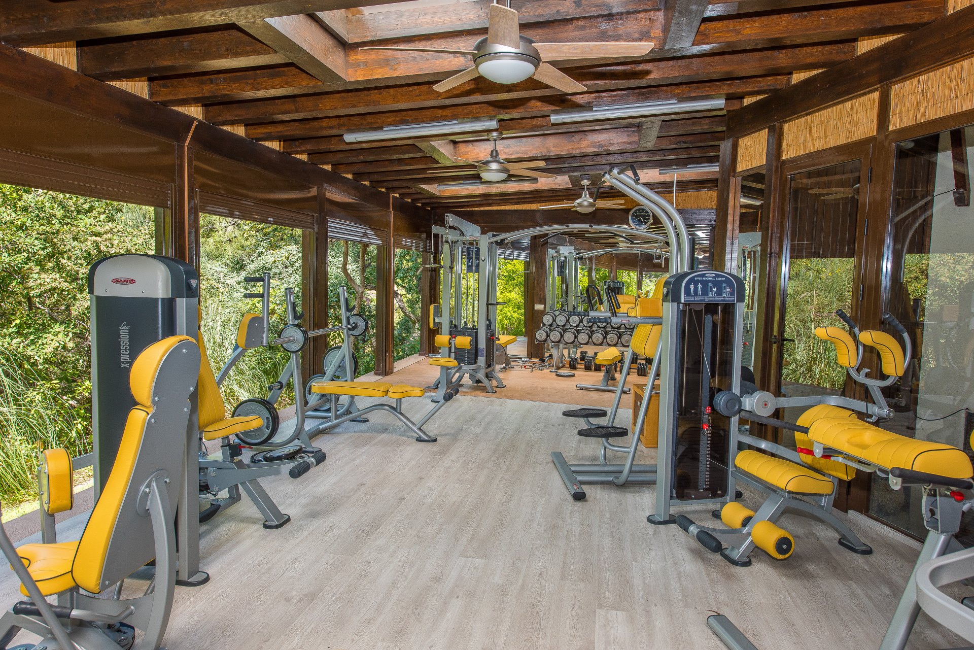 Belleza clásica y confort en una villa en las montañas de La Zagaleta