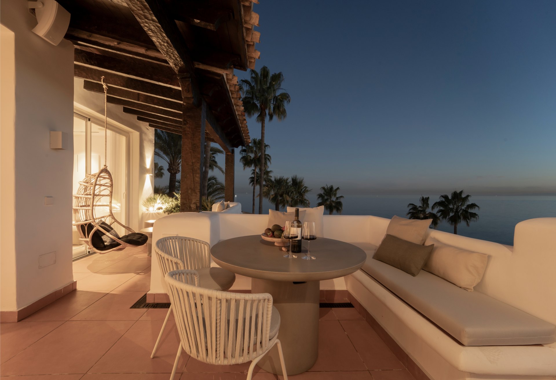 Bright beachfront duplex penthouse in a luxury residential complex in Estepona