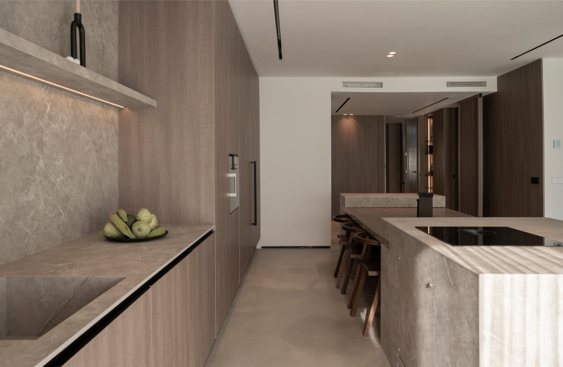 Bright beachfront duplex penthouse in a luxury residential complex in Estepona