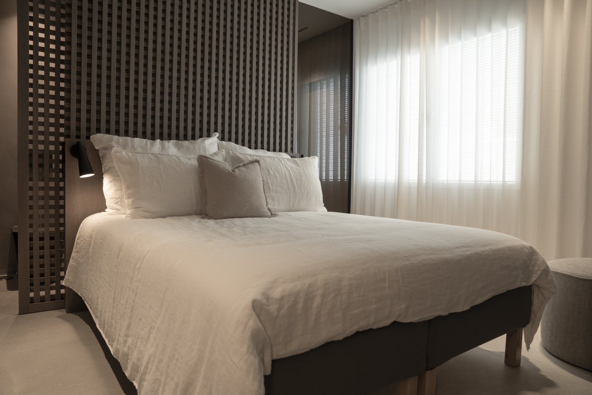 Bright beachfront duplex penthouse in a luxury residential complex in Estepona