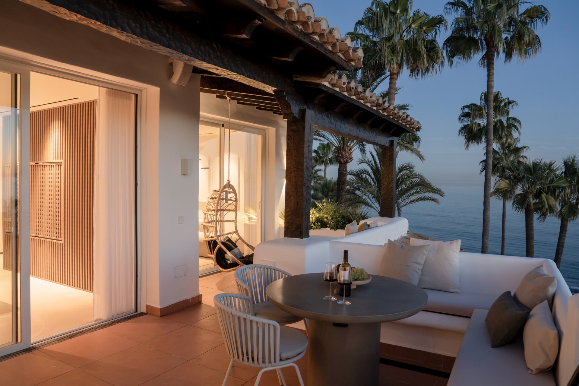 Bright beachfront duplex penthouse in a luxury residential complex in Estepona