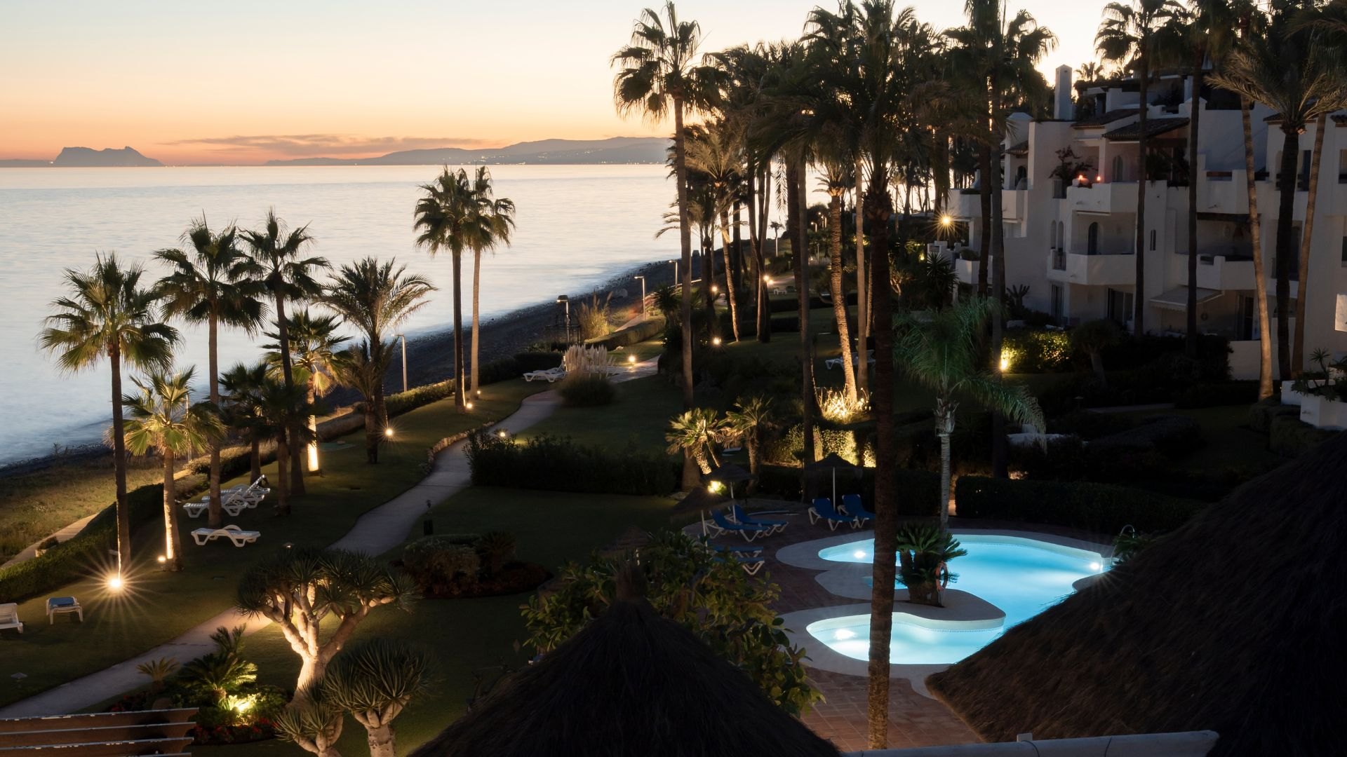 Bright beachfront duplex penthouse in a luxury residential complex in Estepona