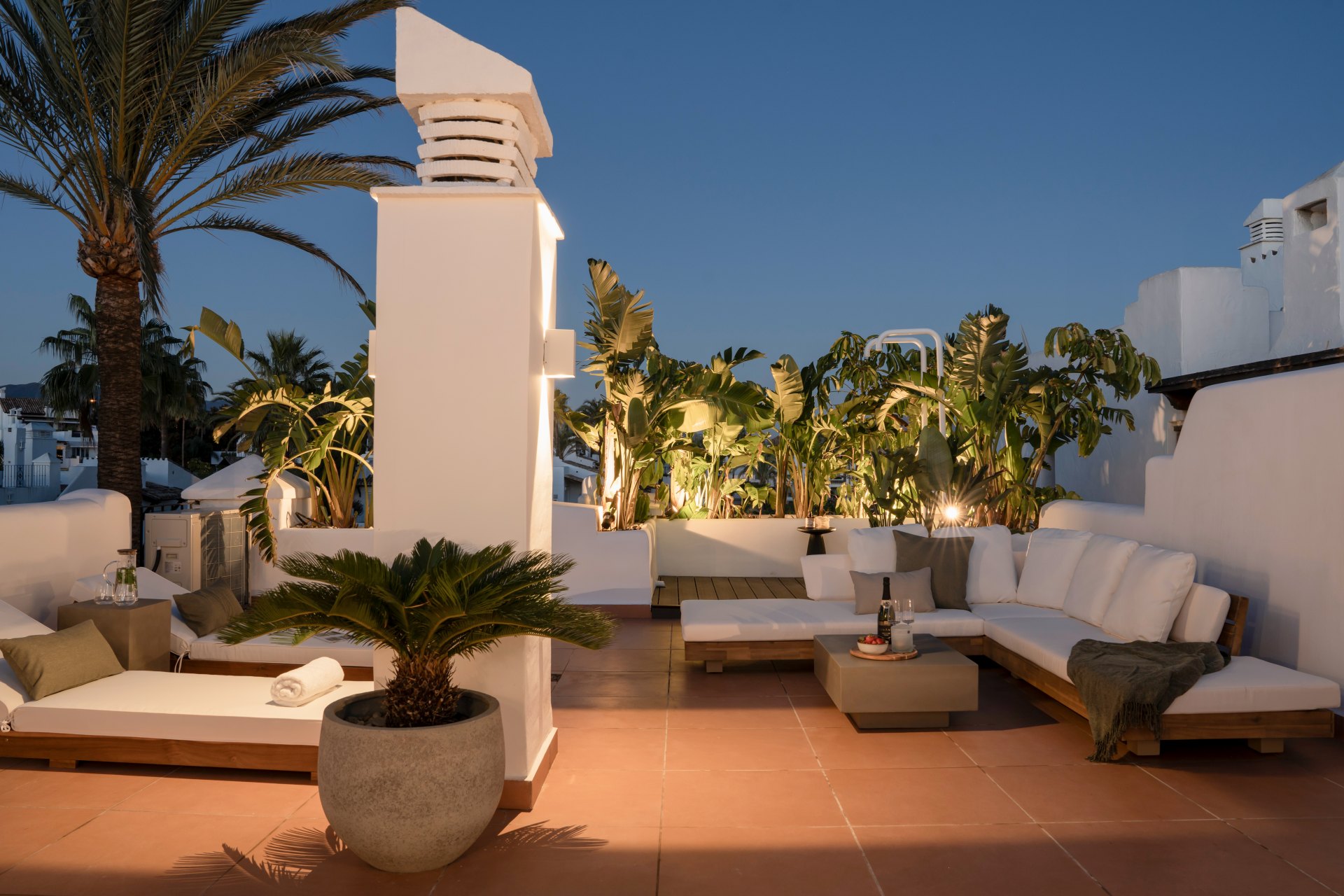 Bright beachfront duplex penthouse in a luxury residential complex in Estepona