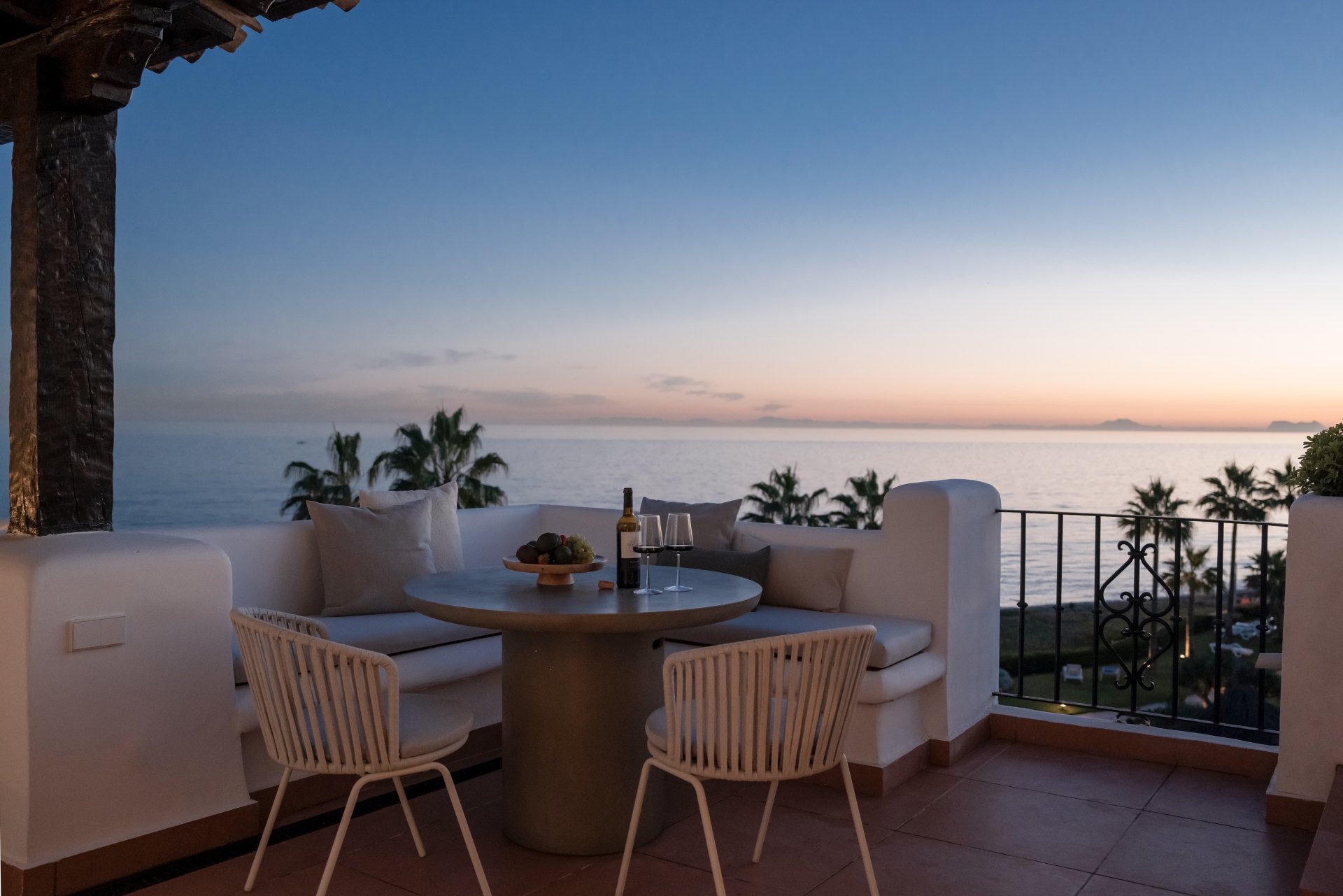 Bright beachfront duplex penthouse in a luxury residential complex in Estepona