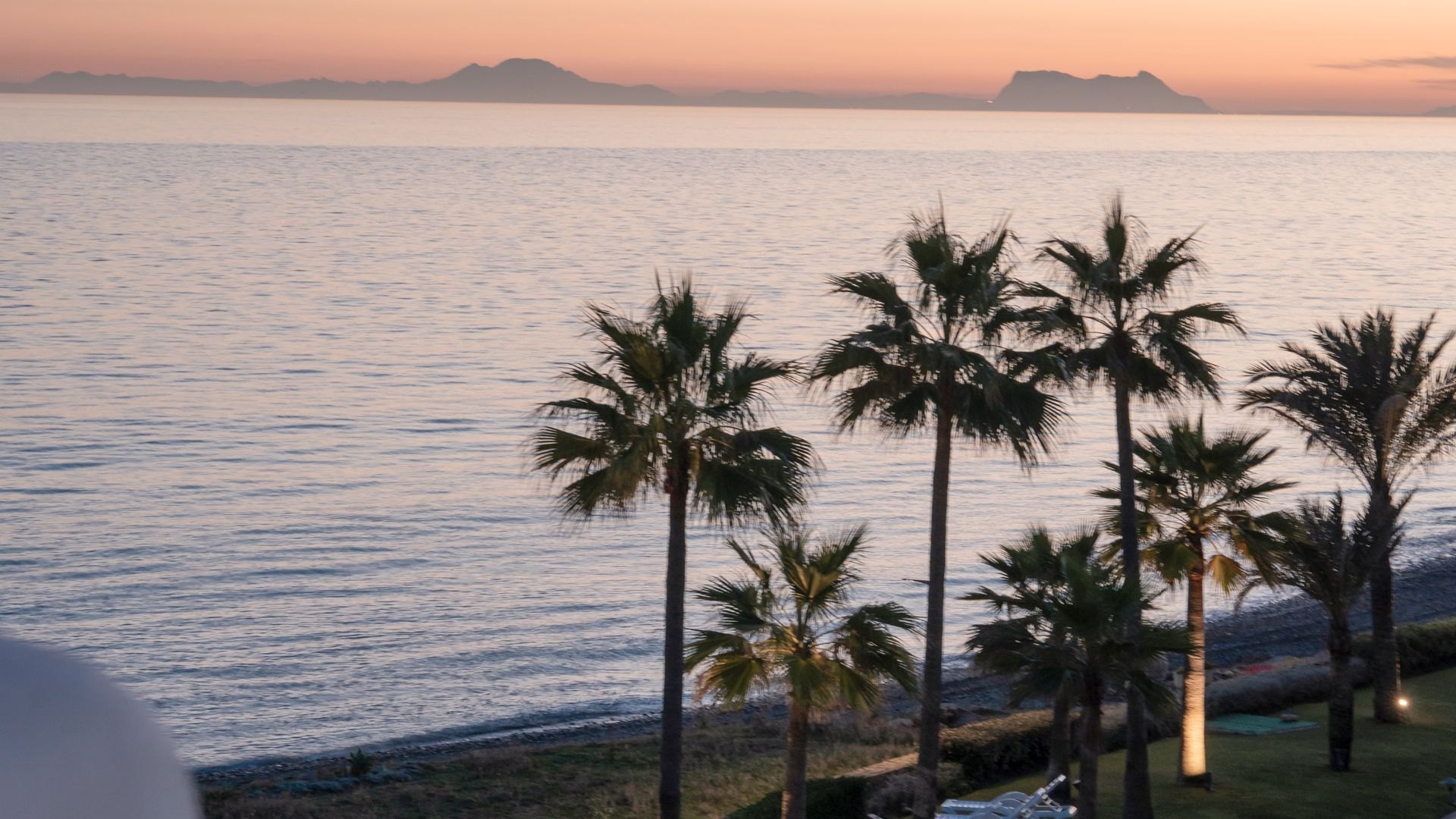 Bright beachfront duplex penthouse in a luxury residential complex in Estepona