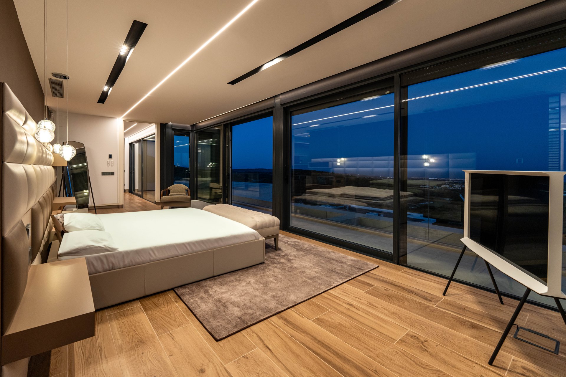 Breathtaking views and modern interior decoration in this villa in Sotogrande