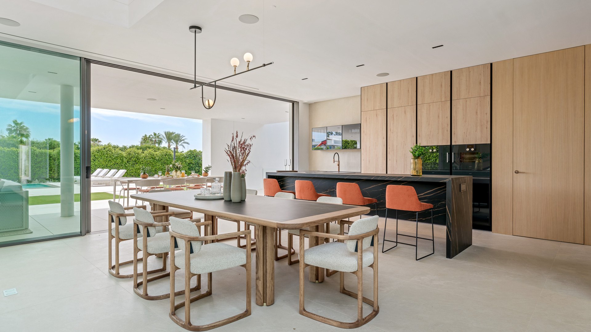 Exceptional residence just a few metres from the beach on the Golden Mile