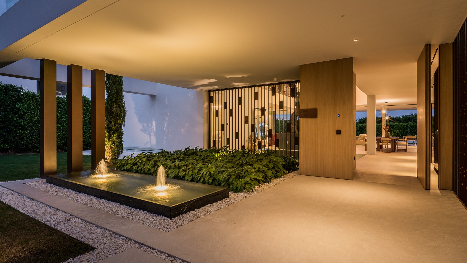 Exceptional residence just a few metres from the beach on the Golden Mile