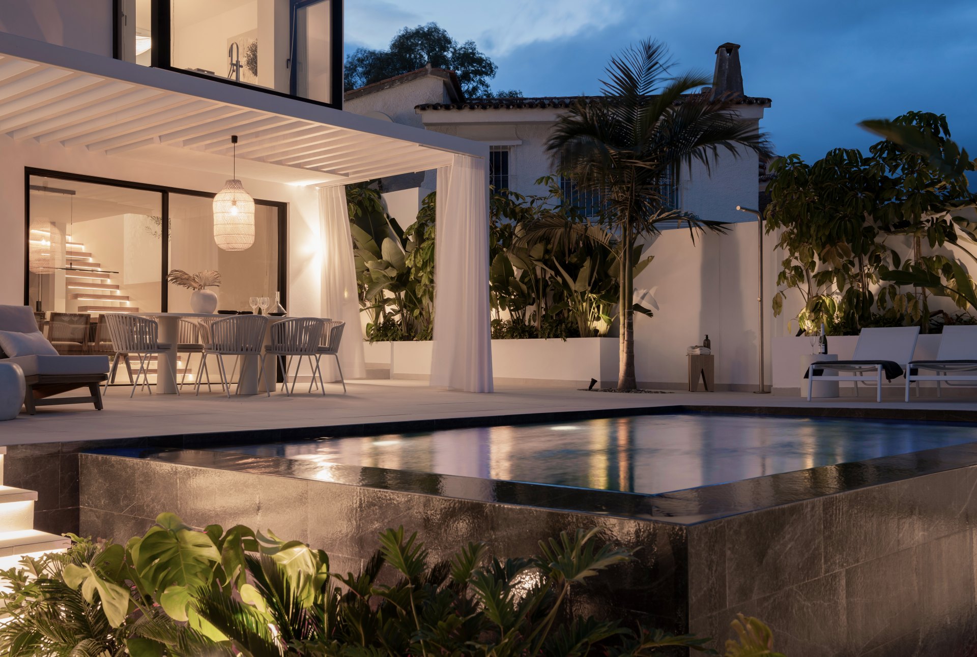 Villa in Nueva Andalucía in three styles: modern-Andalusian-Scandinavian