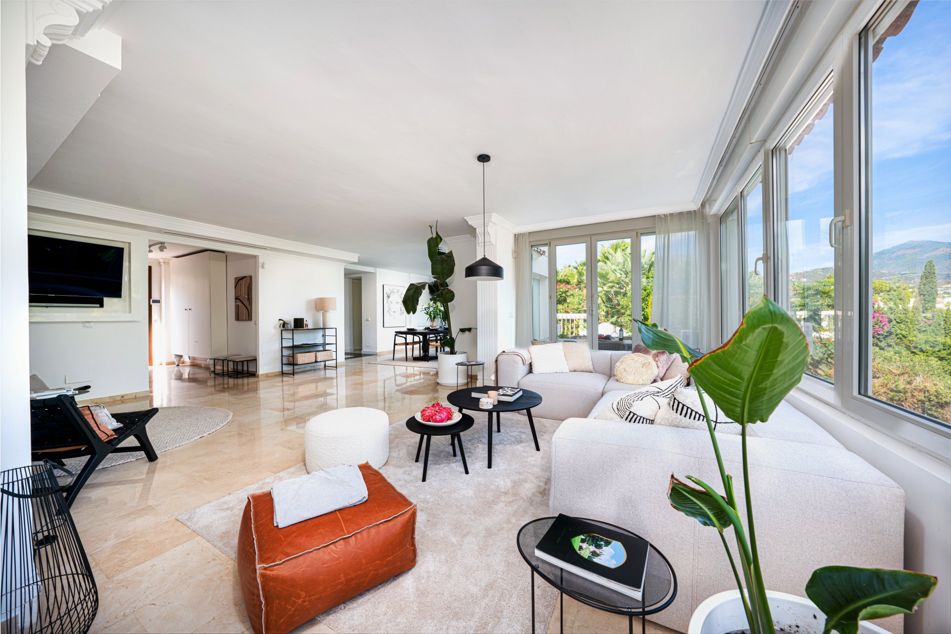 Beautiful villa, with lots of privacy and mountain views, in Nueva Andalucia