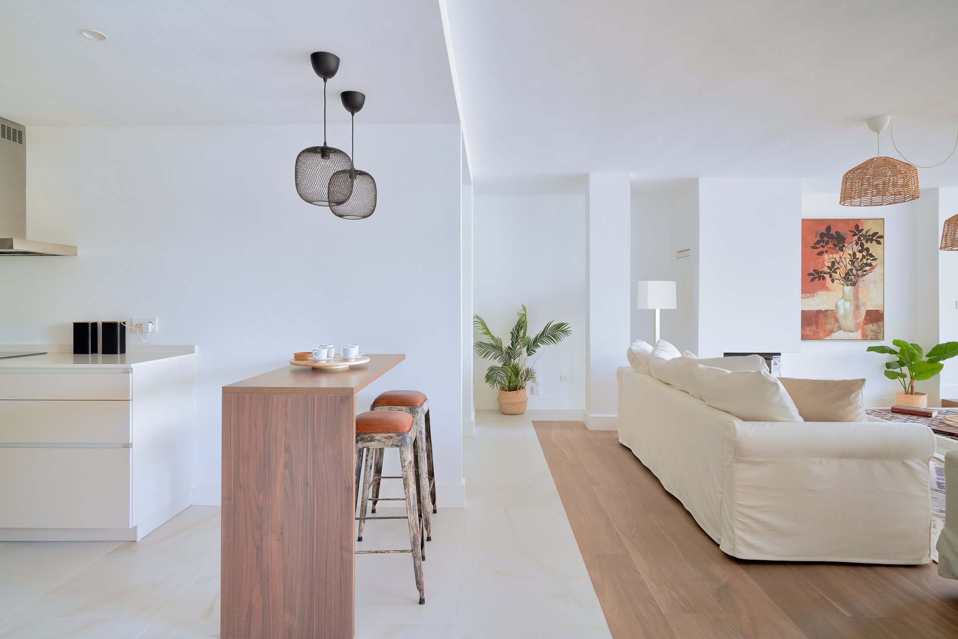 Refurbished frontline beach apartment in La Caleta