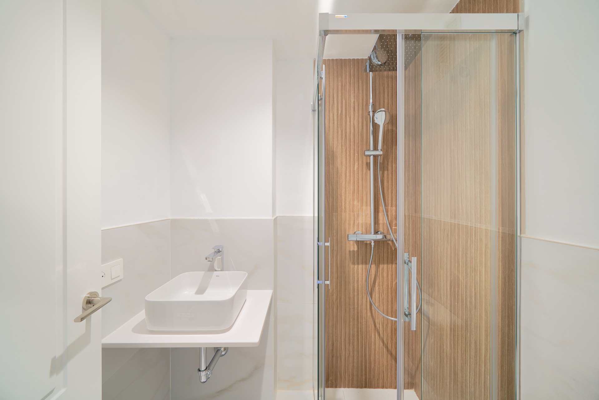 Refurbished frontline beach apartment in La Caleta