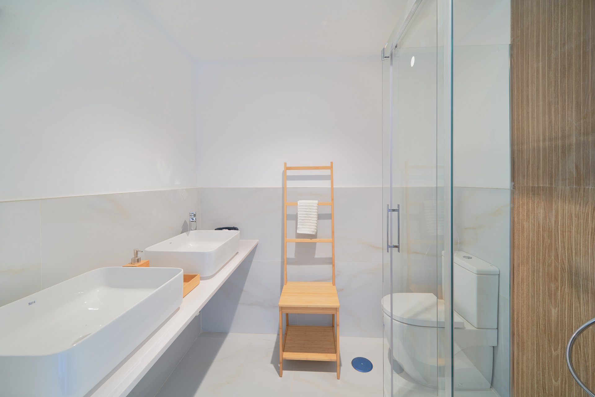 Refurbished frontline beach apartment in La Caleta