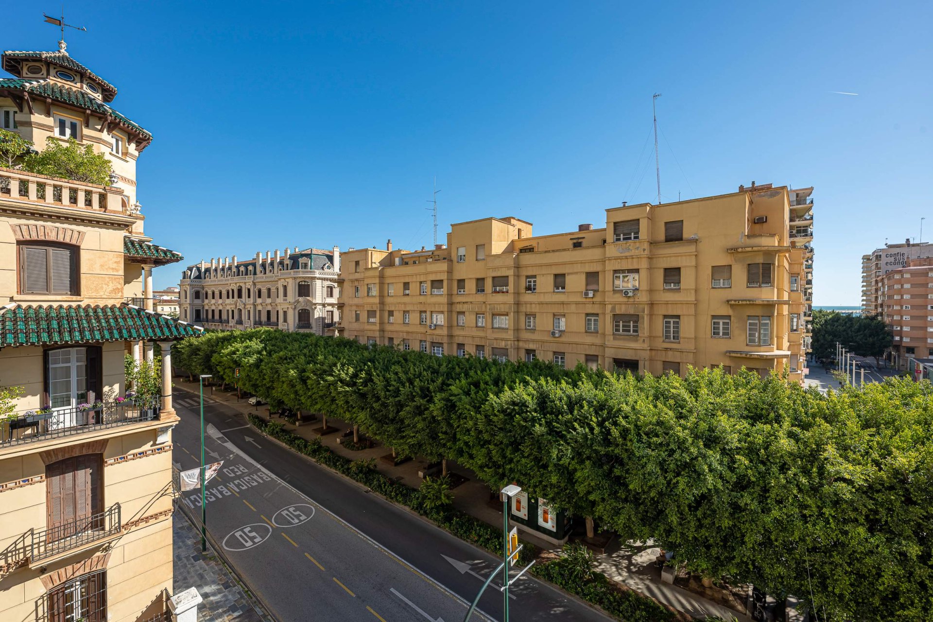 Sophisticated City Apartment in the Heart of Málaga walking distance to the sea, Málaga