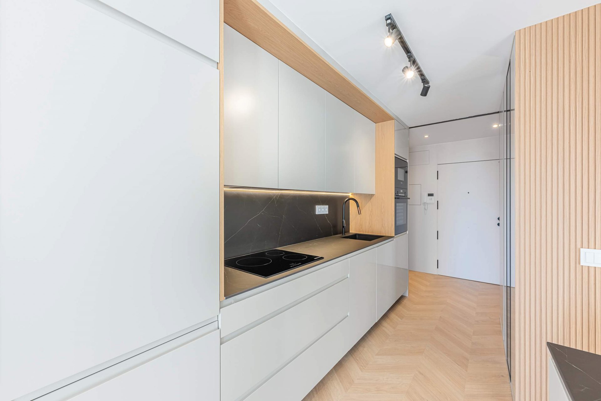 Sophisticated City Apartment in the Heart of Málaga walking distance to the sea, Málaga