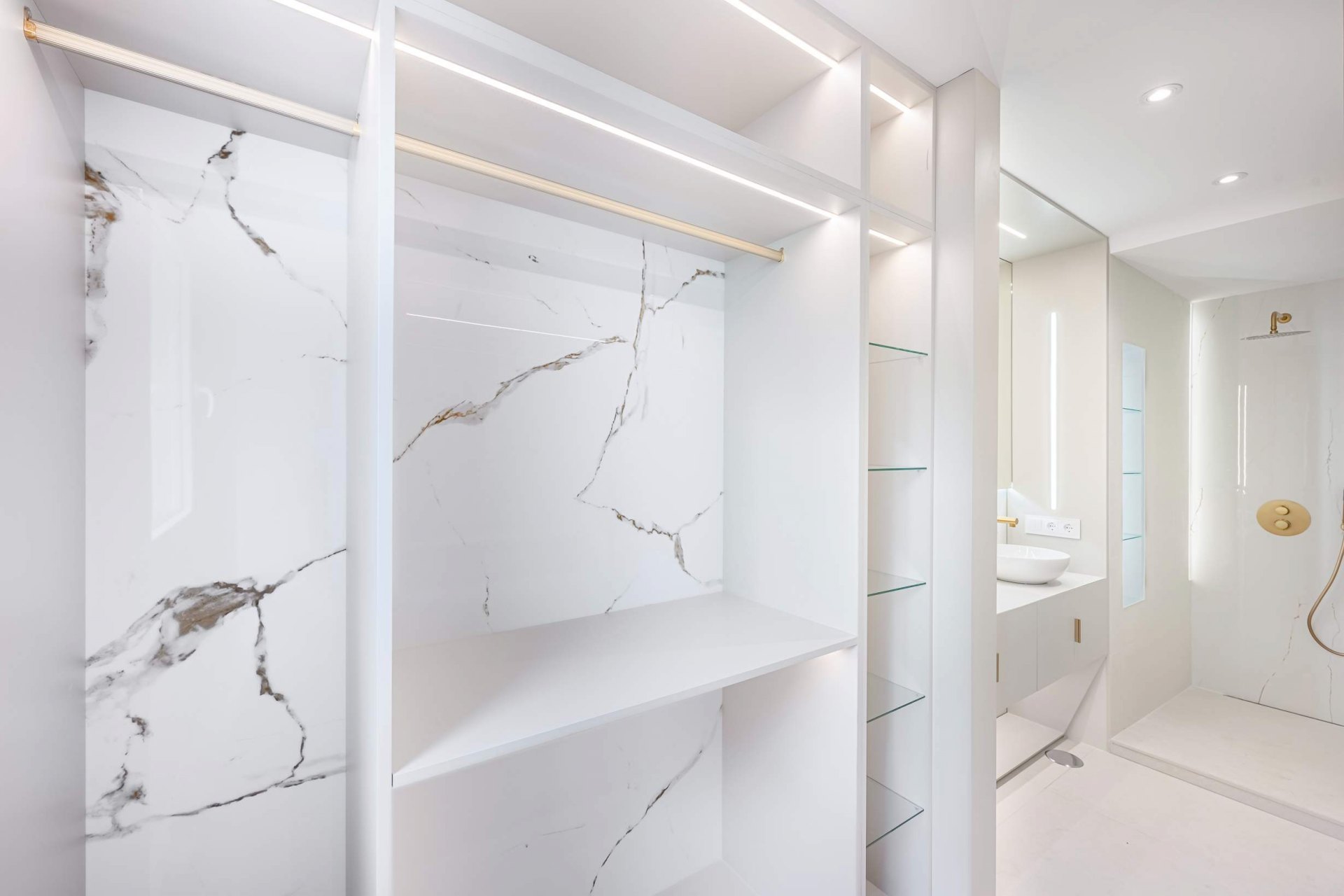 Sophisticated City Apartment in the Heart of Málaga walking distance to the sea, Málaga