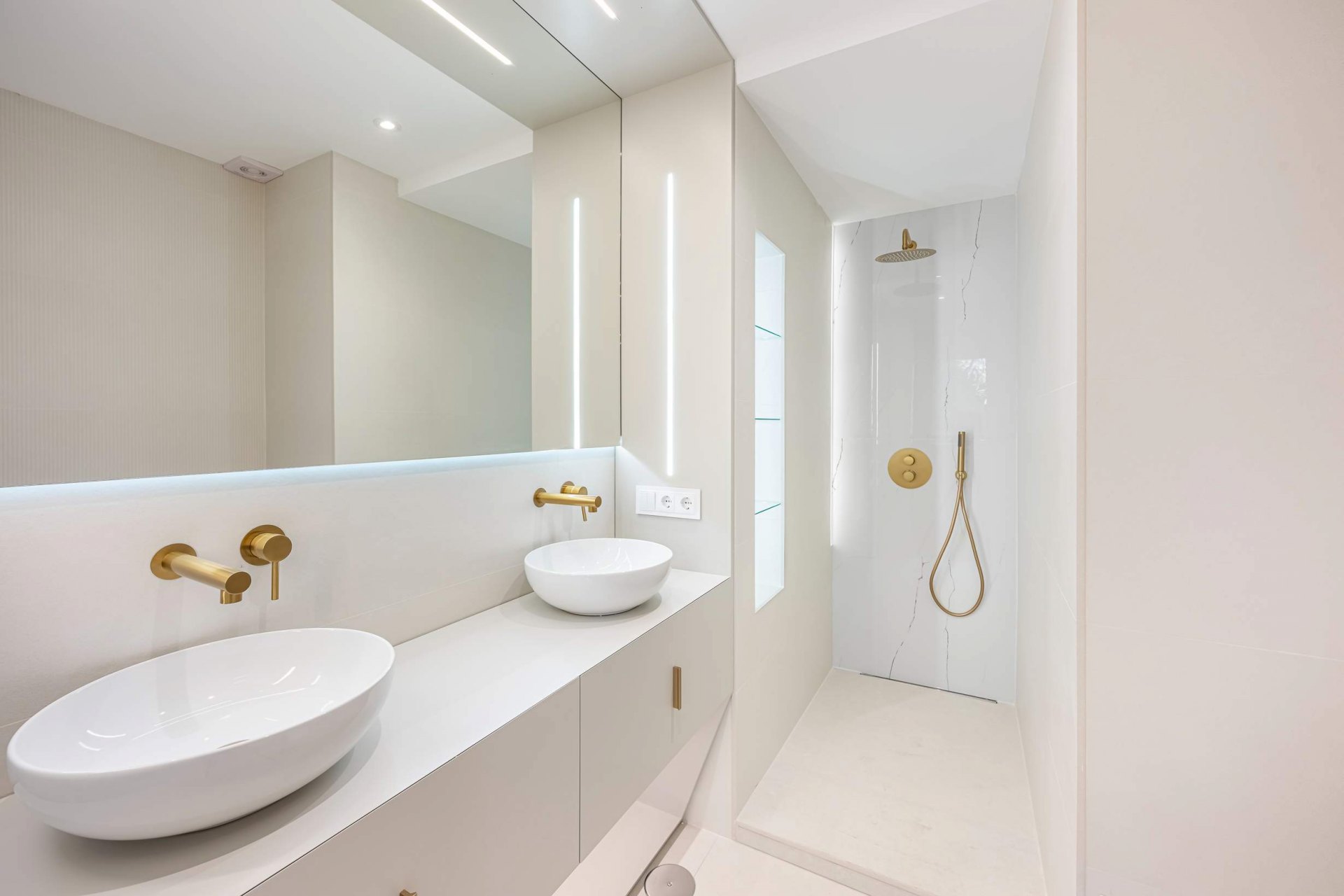 Sophisticated City Apartment in the Heart of Málaga walking distance to the sea, Málaga