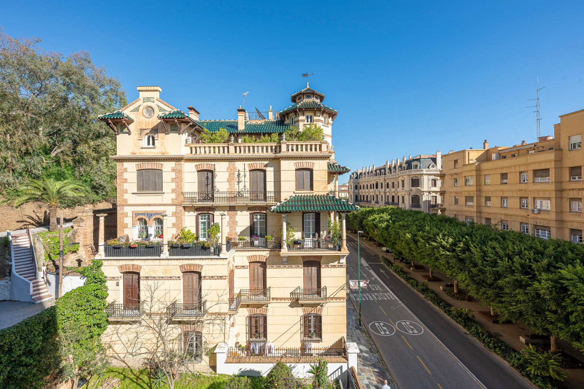 Sophisticated City Apartment in the Heart of Málaga walking distance to the sea, Málaga