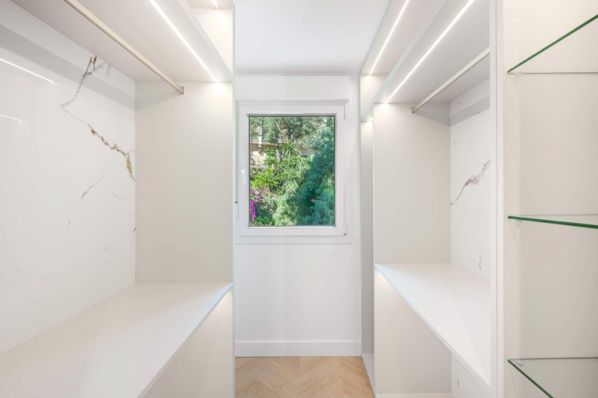 Sophisticated City Apartment in the Heart of Málaga walking distance to the sea, Málaga