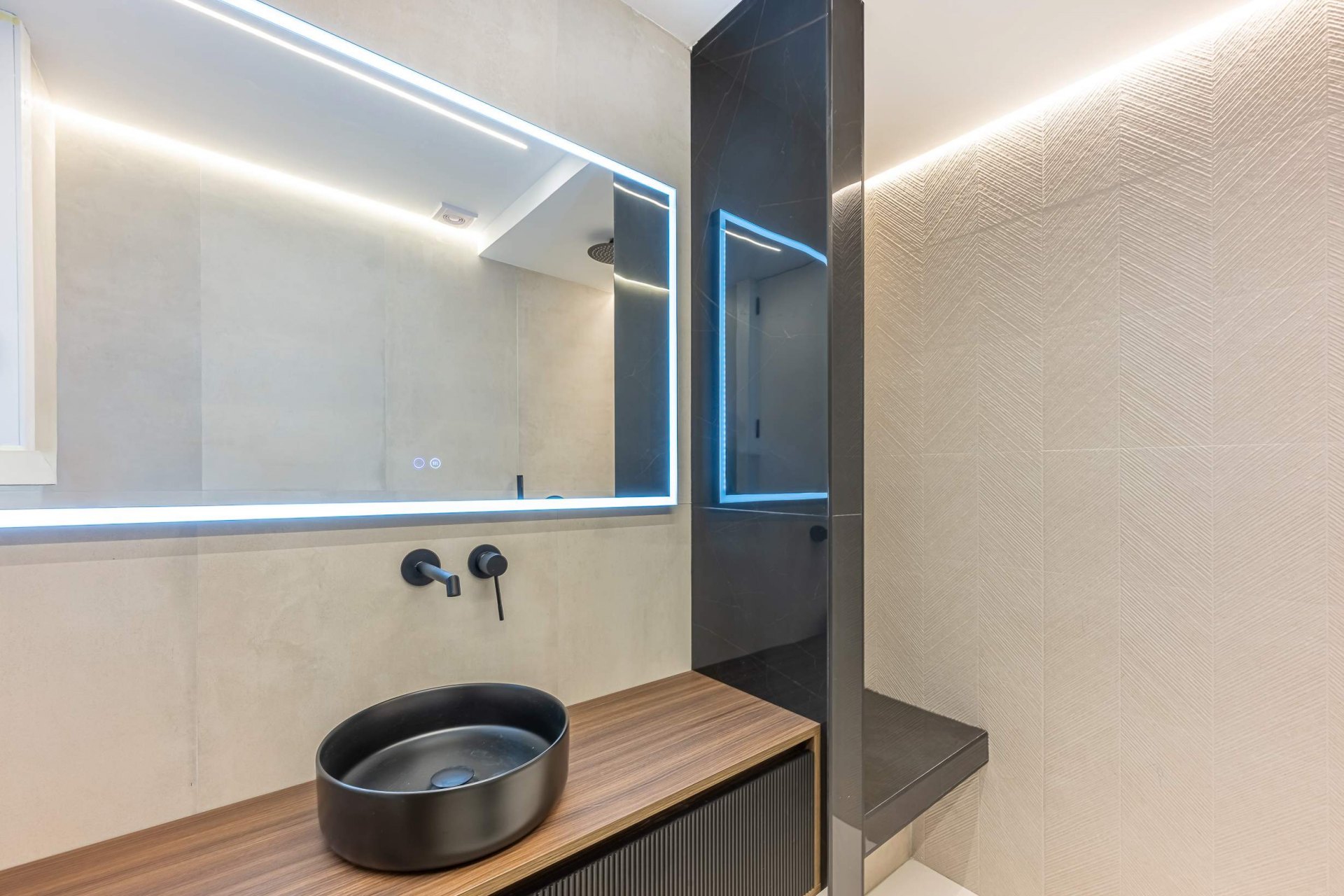 Sophisticated City Apartment in the Heart of Málaga walking distance to the sea, Málaga