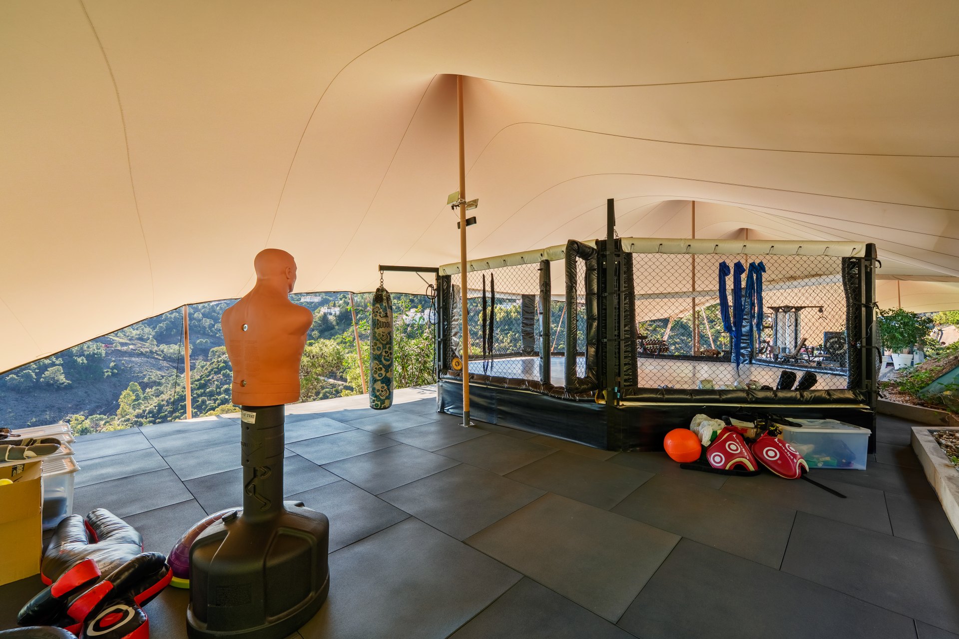 Architectural masterpiece with panoramic sea & mountain views in El Madroñal, Benahavís