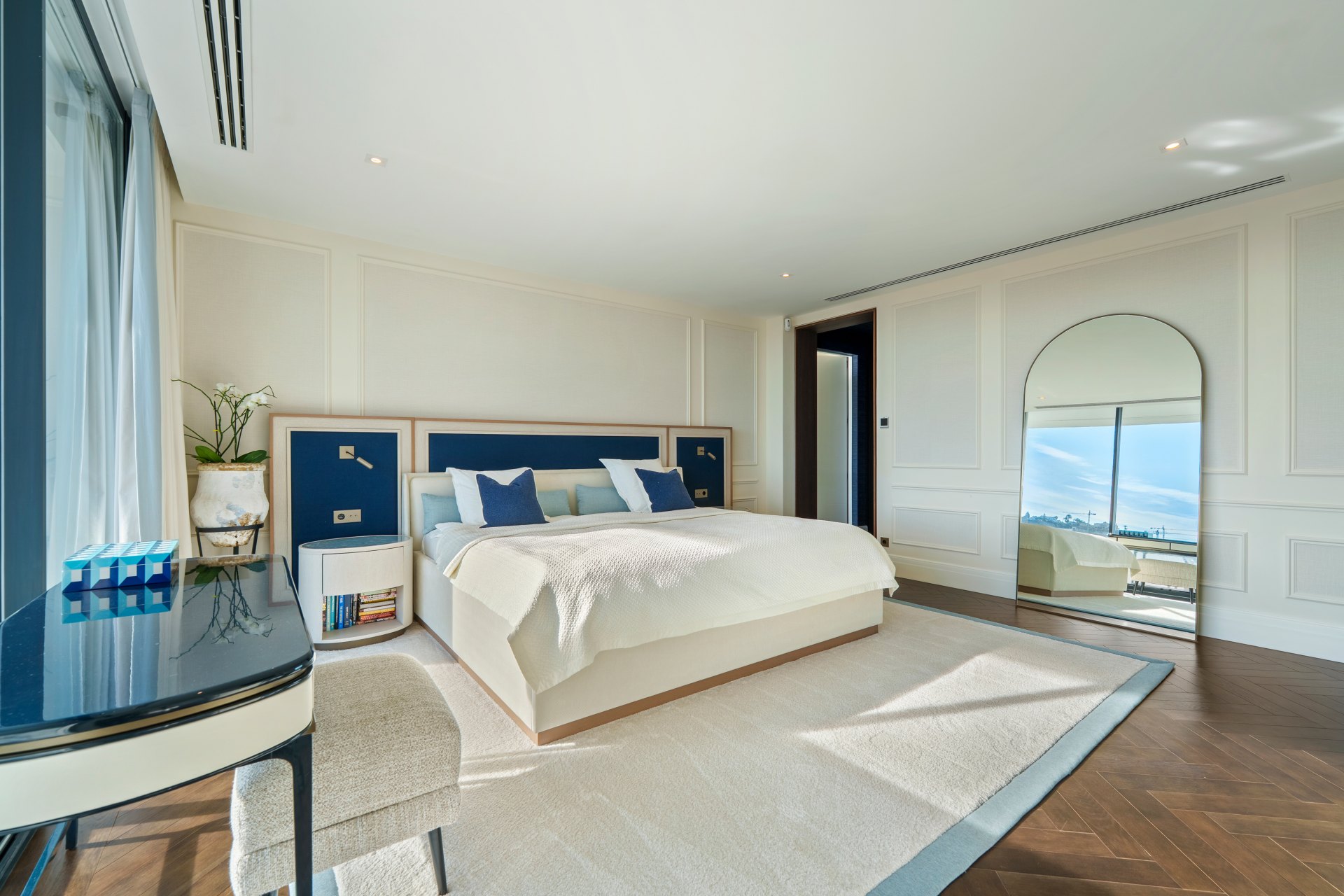 Architectural masterpiece with panoramic sea & mountain views in El Madroñal, Benahavís