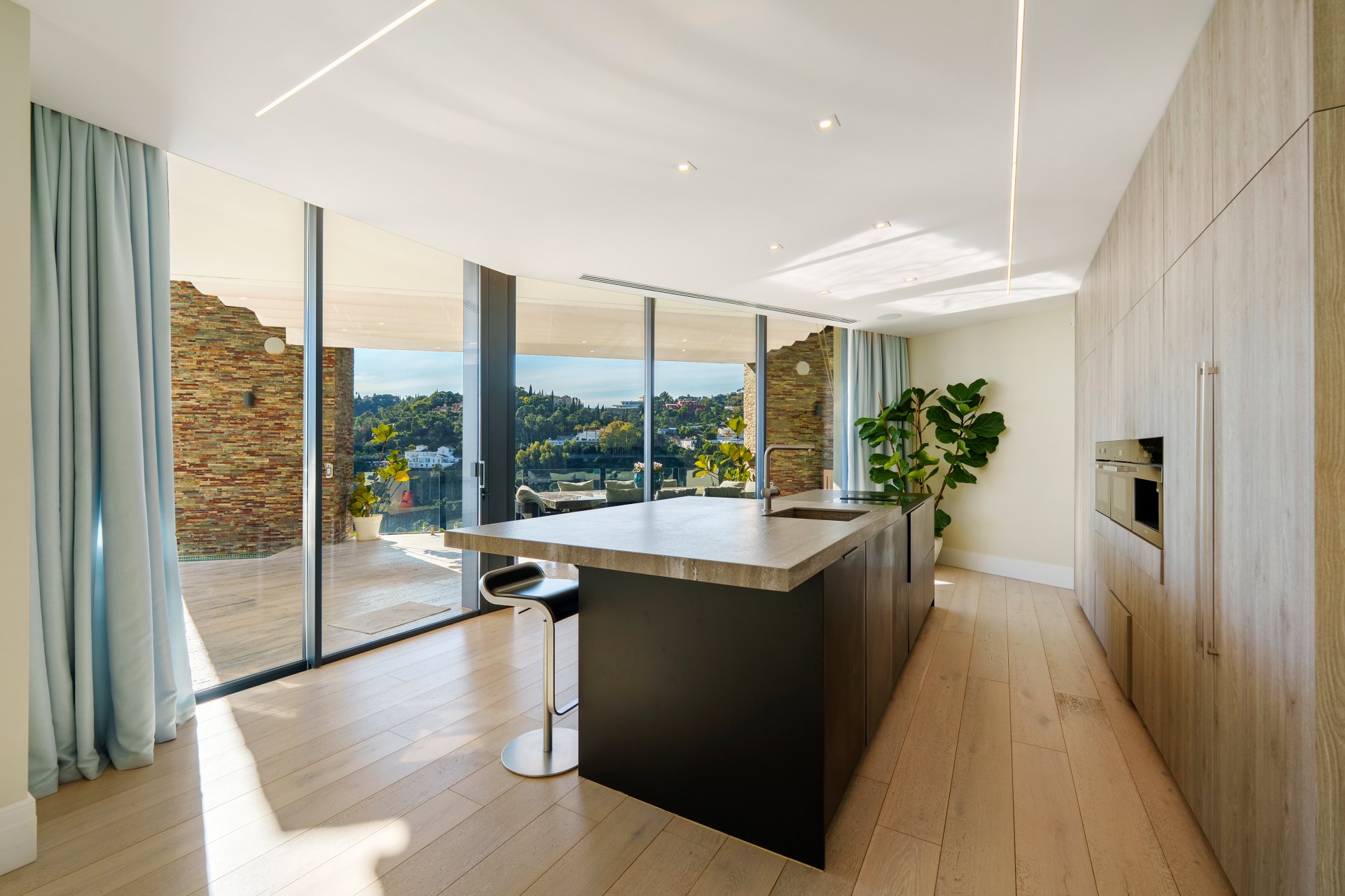 Architectural masterpiece with panoramic sea & mountain views in El Madroñal, Benahavís