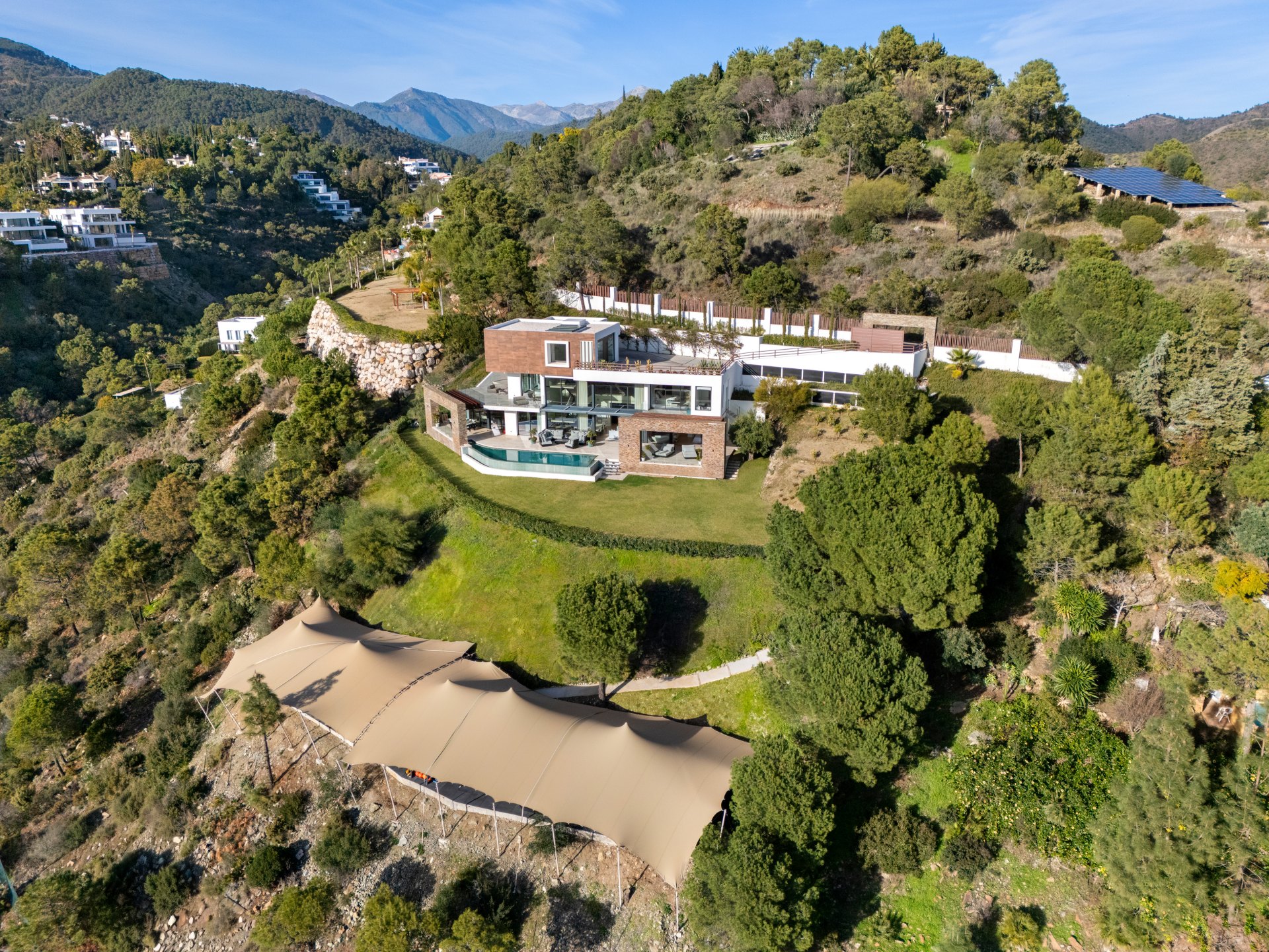 Architectural masterpiece with panoramic sea & mountain views in El Madroñal, Benahavís