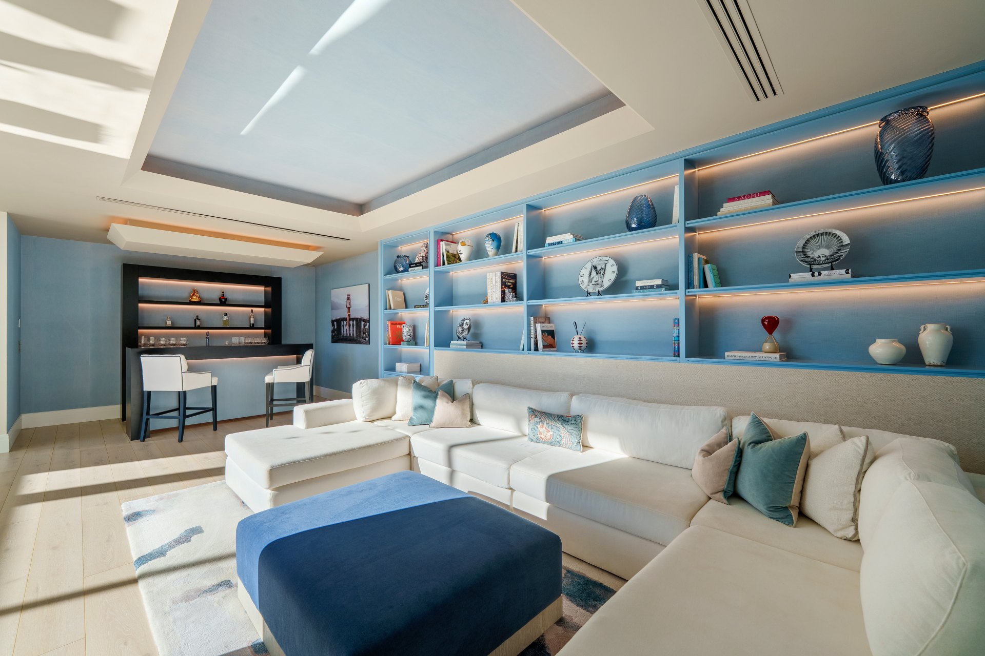 Architectural masterpiece with panoramic sea & mountain views in El Madroñal, Benahavís