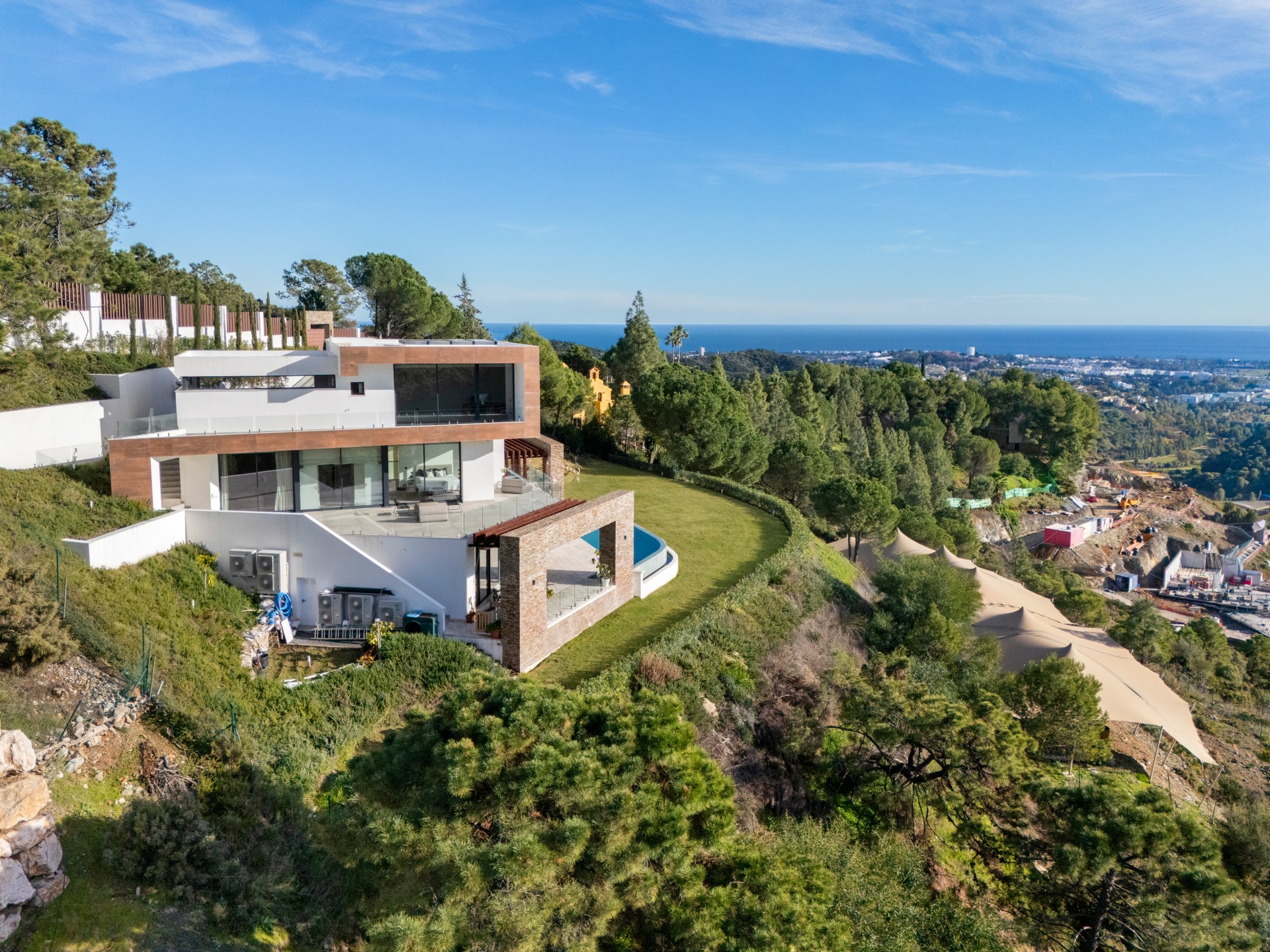 Architectural masterpiece with panoramic sea & mountain views in El Madroñal, Benahavís