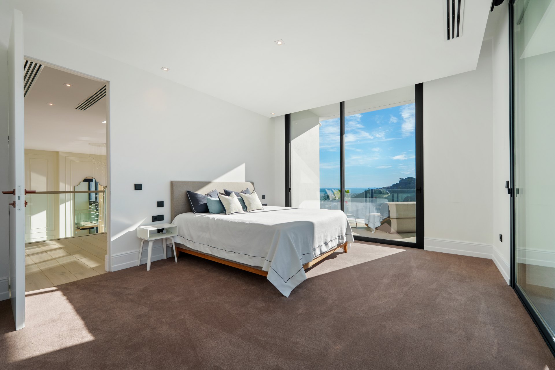 Architectural masterpiece with panoramic sea & mountain views in El Madroñal, Benahavís