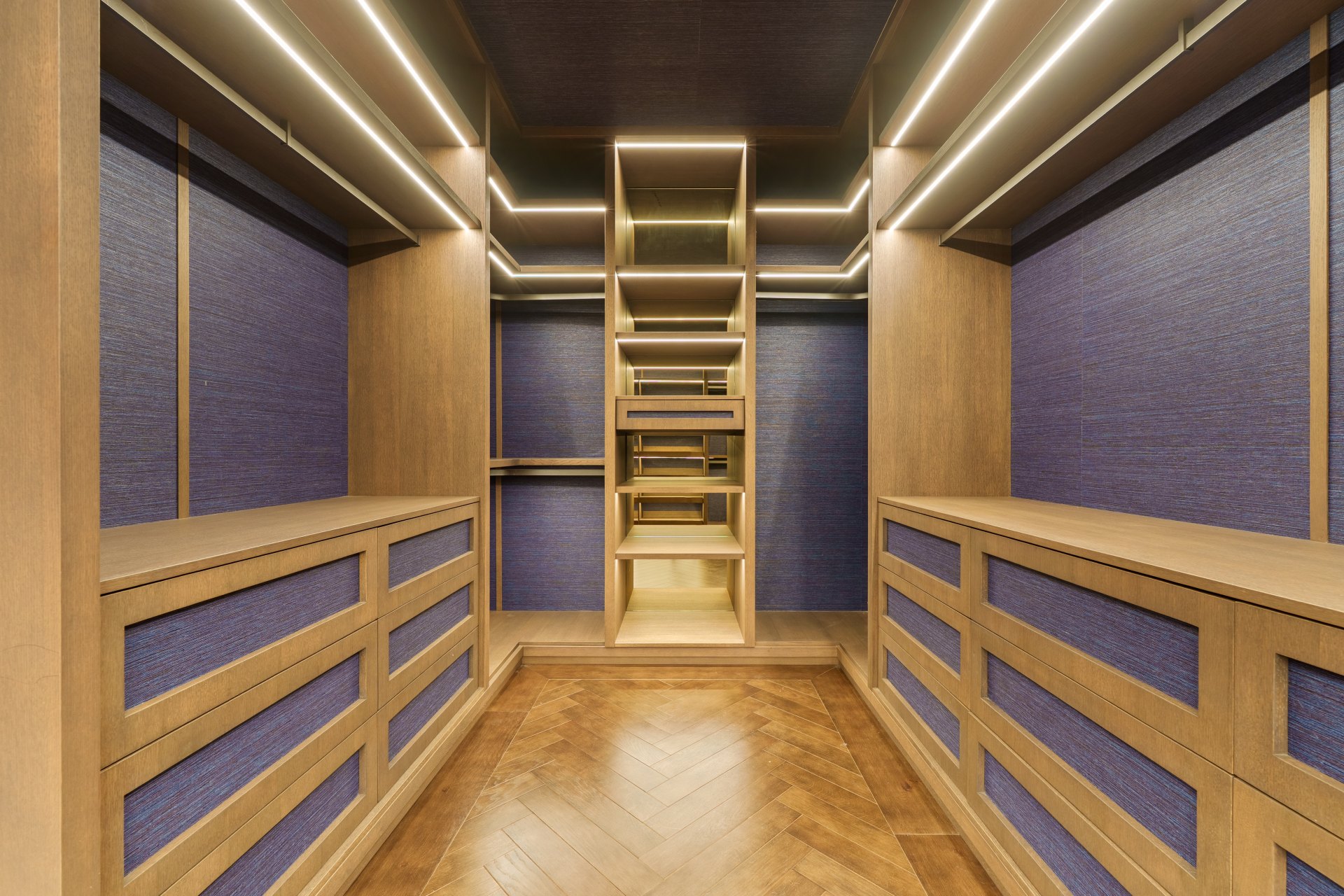 Architectural masterpiece with panoramic sea & mountain views in El Madroñal, Benahavís