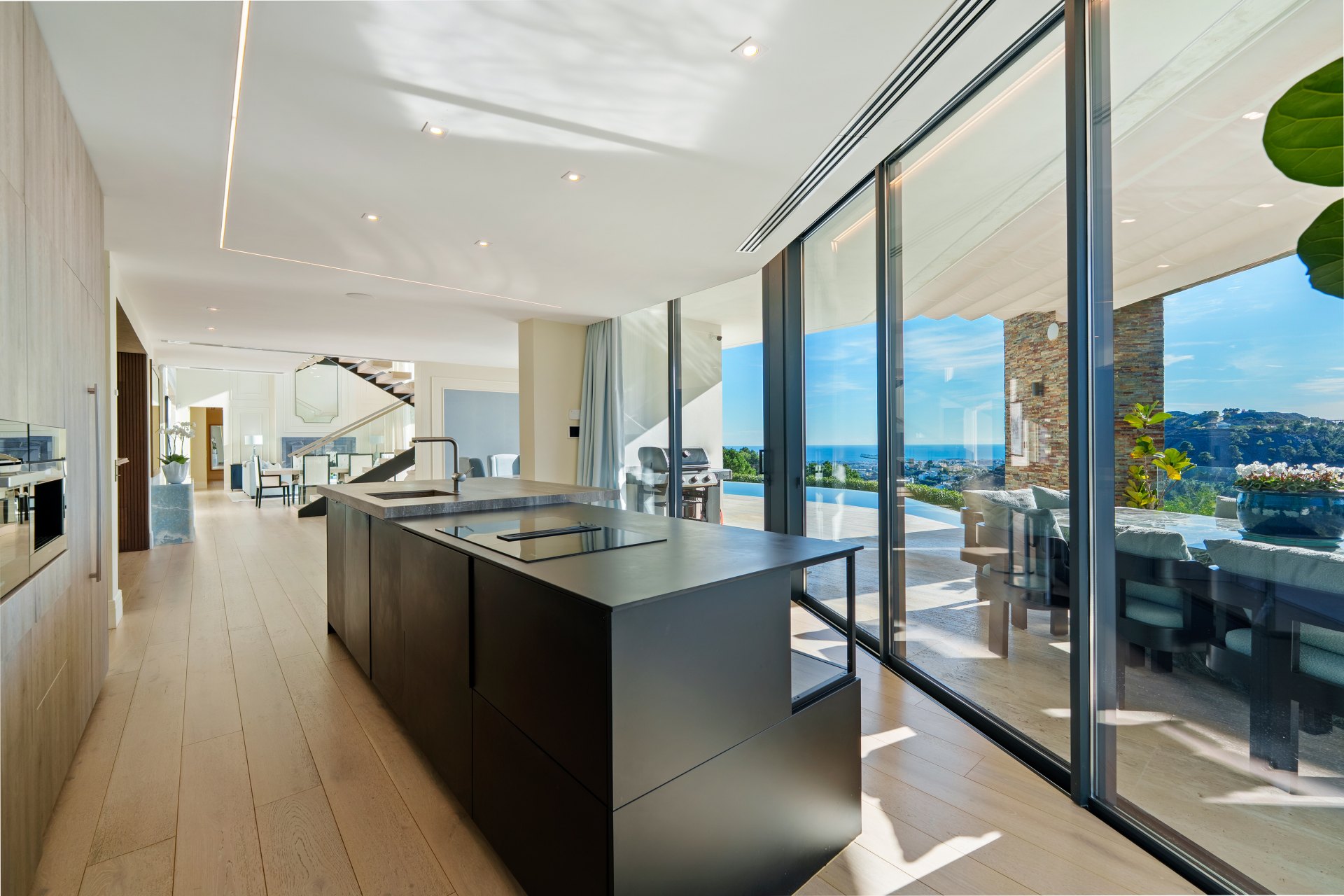 Architectural masterpiece with panoramic sea & mountain views in El Madroñal, Benahavís