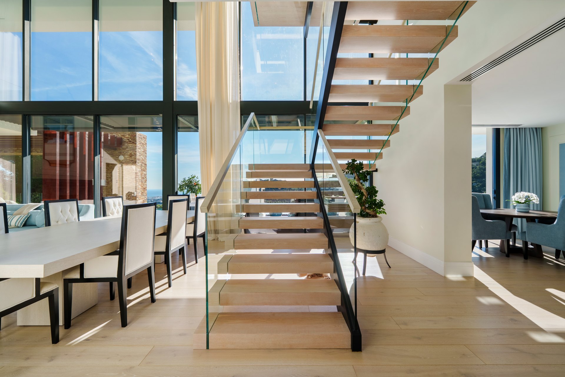 Architectural masterpiece with panoramic sea & mountain views in El Madroñal, Benahavís