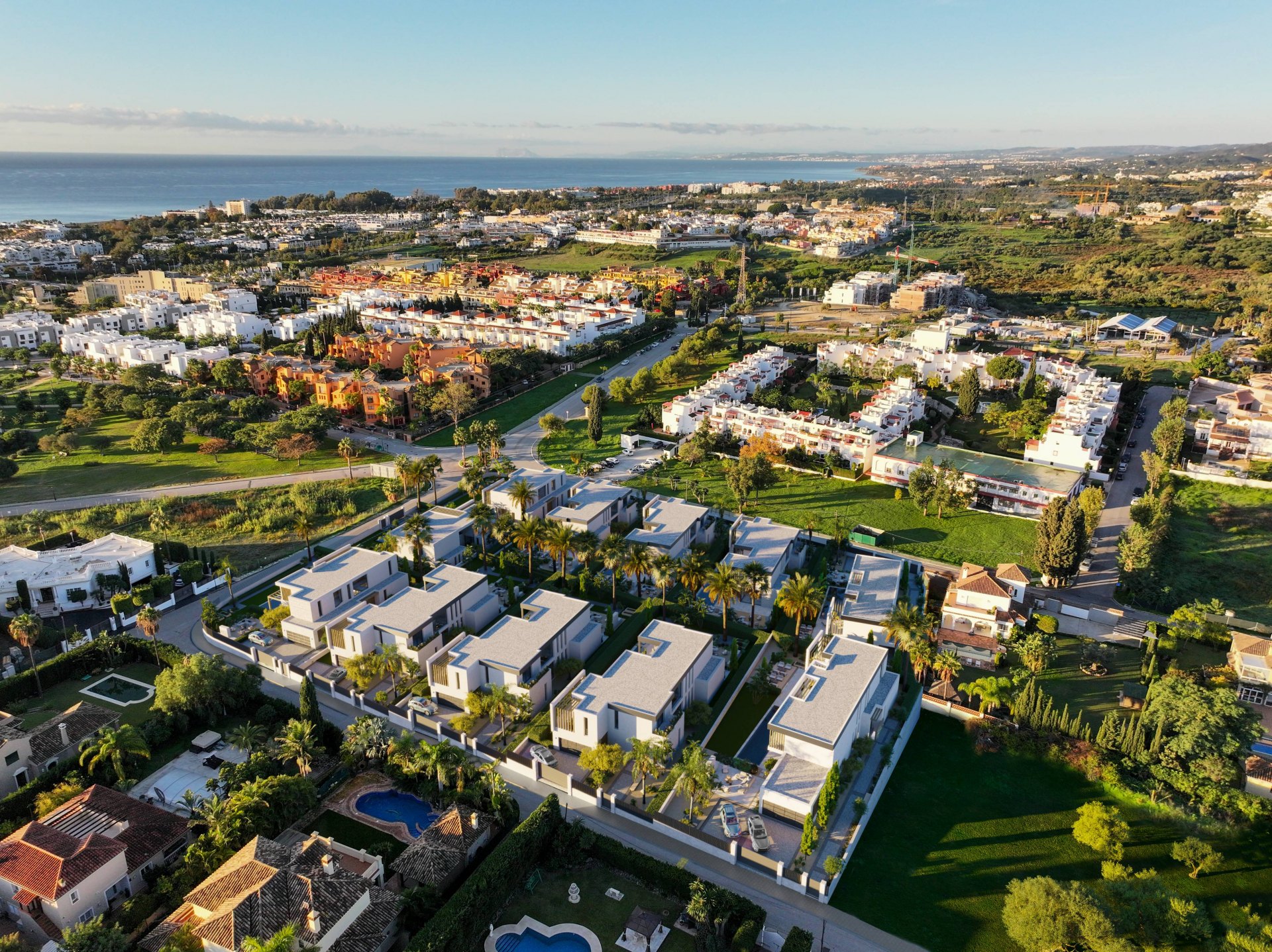 Villa bajo plano en nueva promoción exclusiva con vistas al Mediterráneo en la nueva Milla de Oro, Estepona