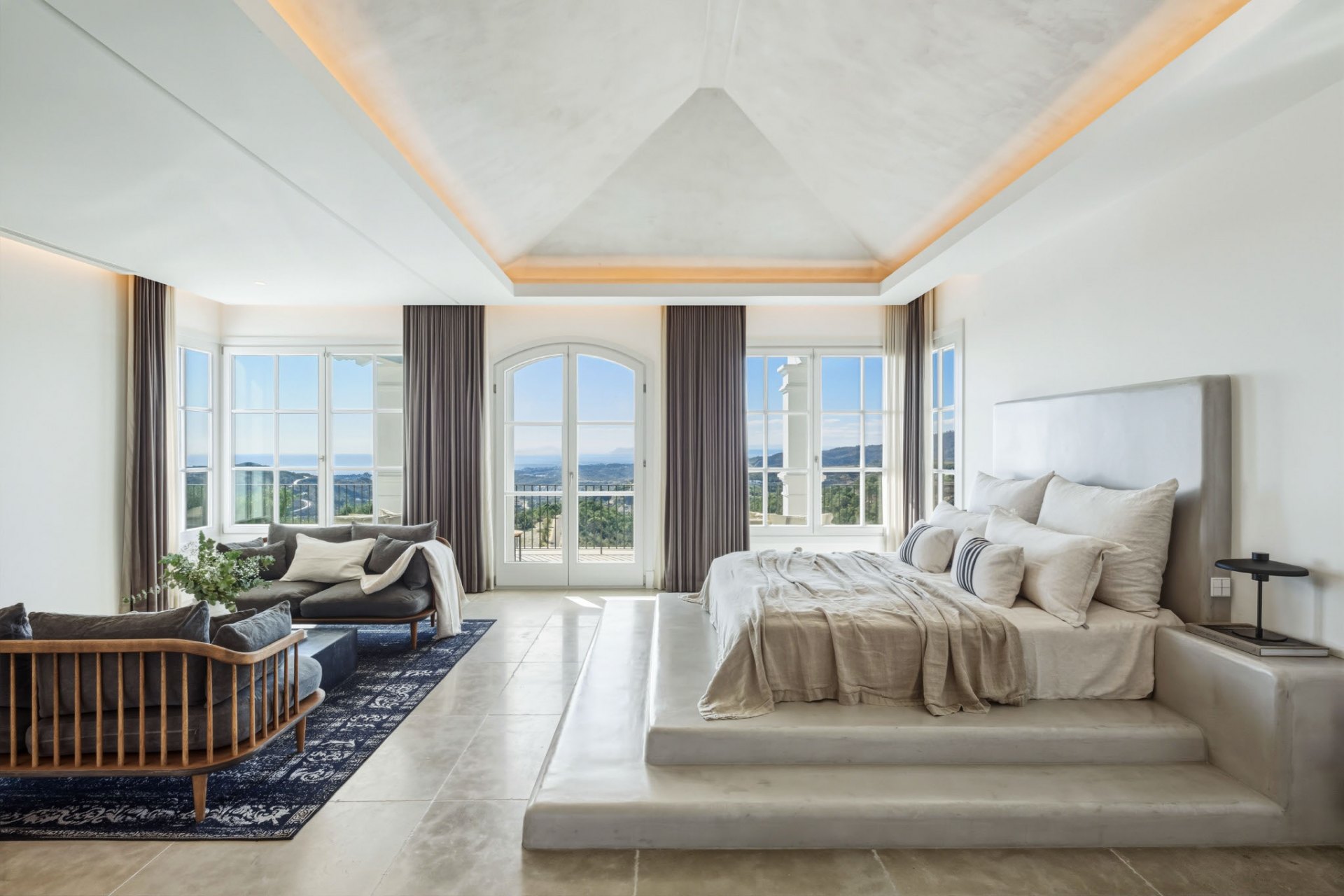 Exclusiva mansión con vistas panorámicas al mar y la costa en Marbella Golf Club Resort, Benahavís