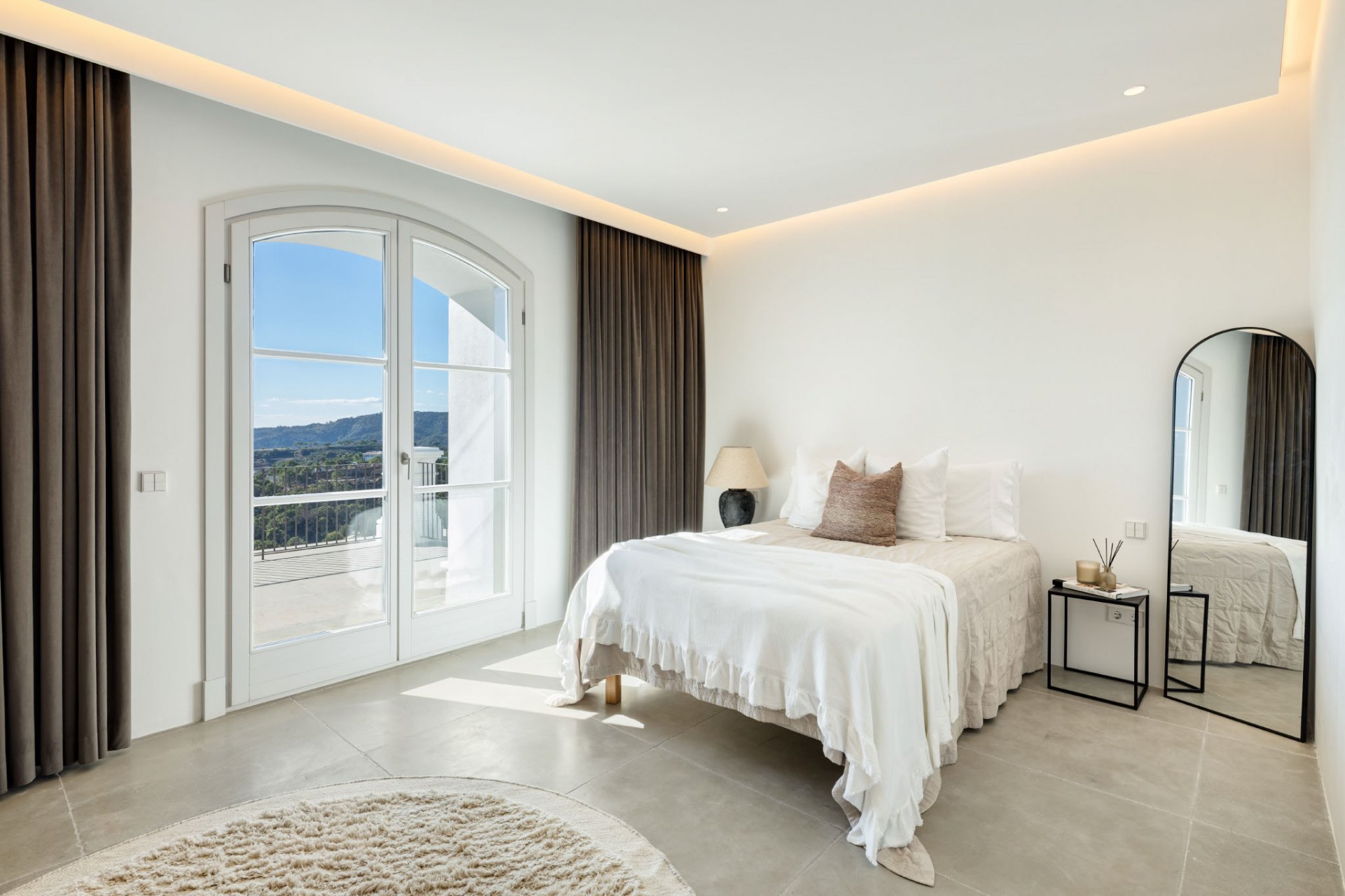 Exclusiva mansión con vistas panorámicas al mar y la costa en Marbella Golf Club Resort, Benahavís