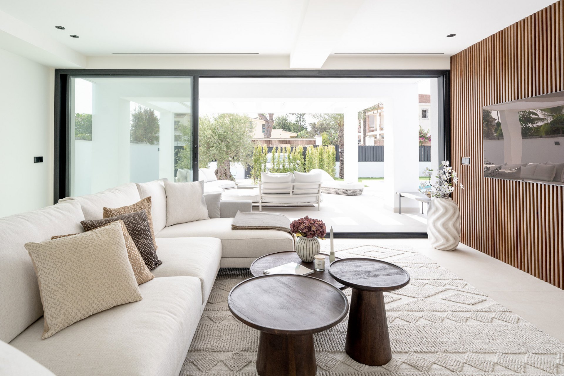 Charming villa with pool close to the beach in Las Chapas, Marbella