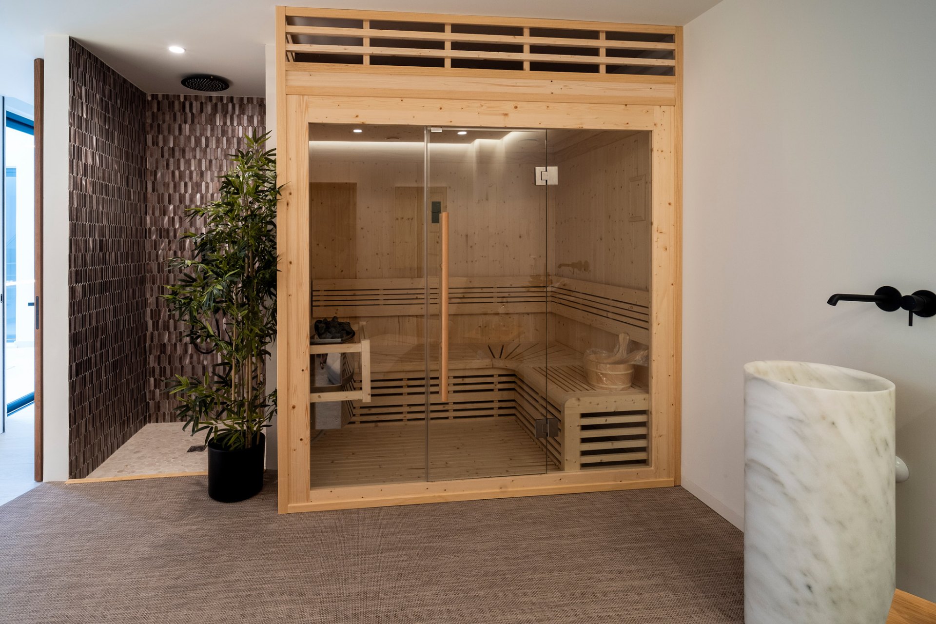 Villa de lujo excepcional de nueva construcción con vistas panorámicas en El Paraíso, Estepona Este