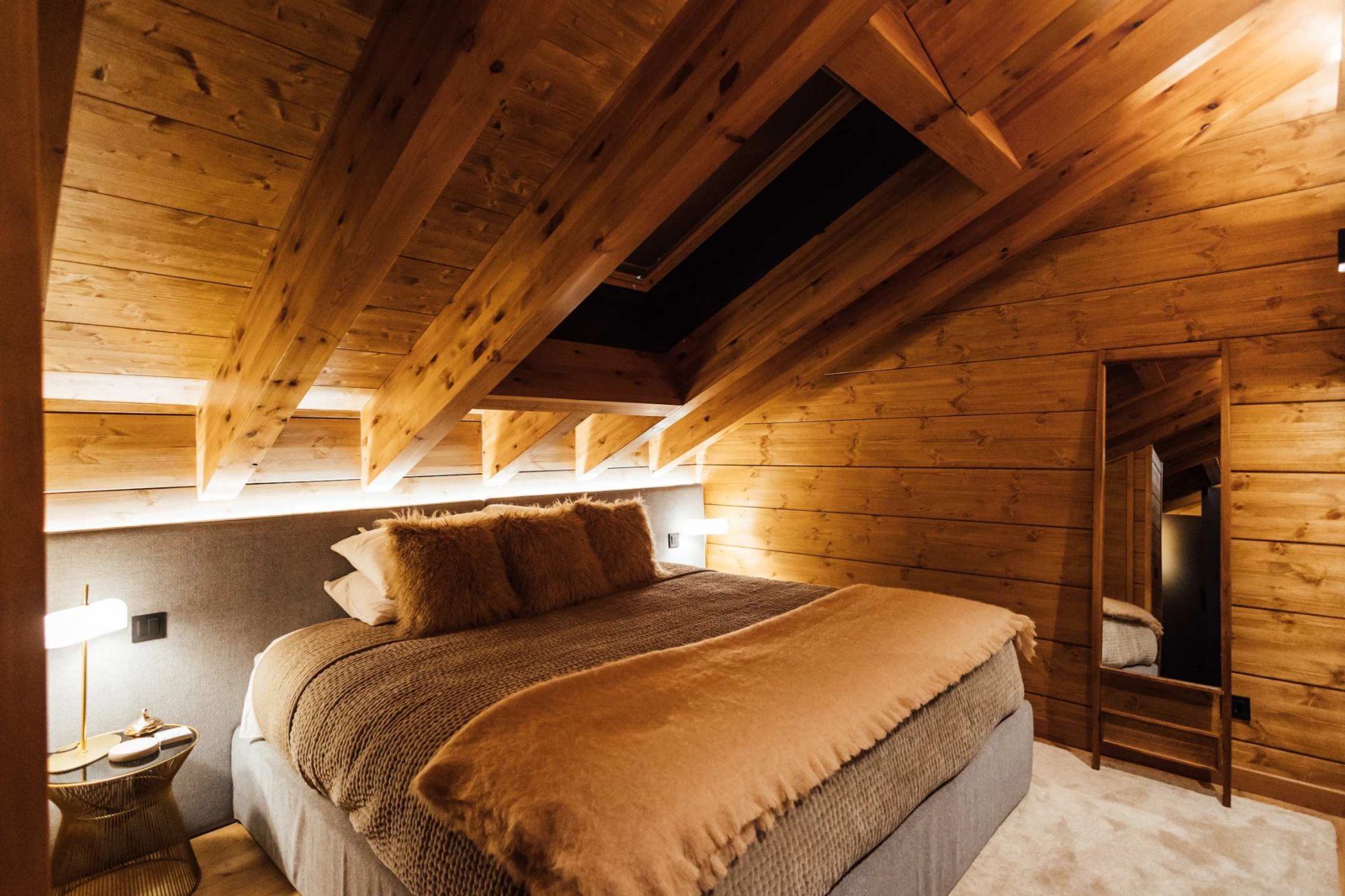 Impeccable villa with breathtaking views, located just 400 meters from the ski lifts of the Sierra Nevada ski resort, Granada