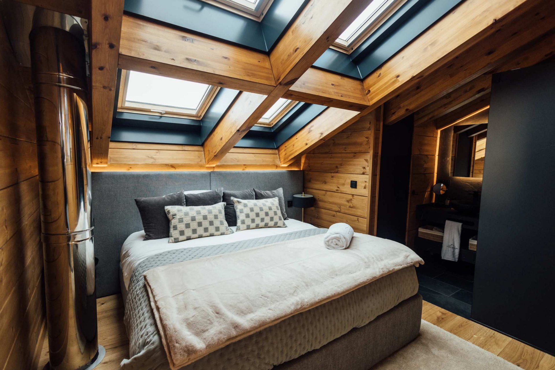 Impeccable villa with breathtaking views, located just 400 meters from the ski lifts of the Sierra Nevada ski resort, Granada