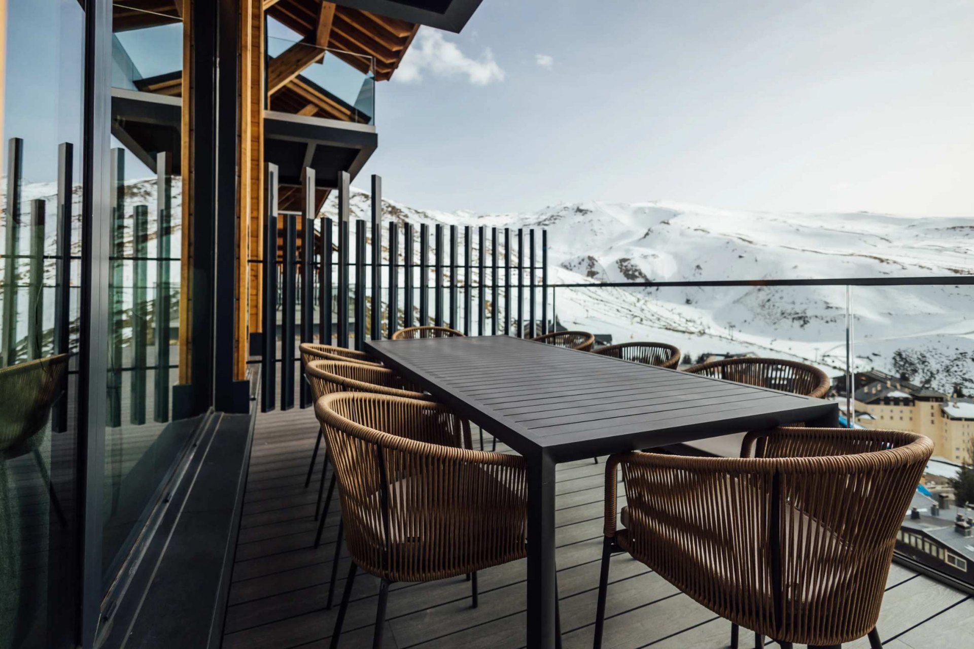 Impeccable villa with breathtaking views, located just 400 meters from the ski lifts of the Sierra Nevada ski resort, Granada