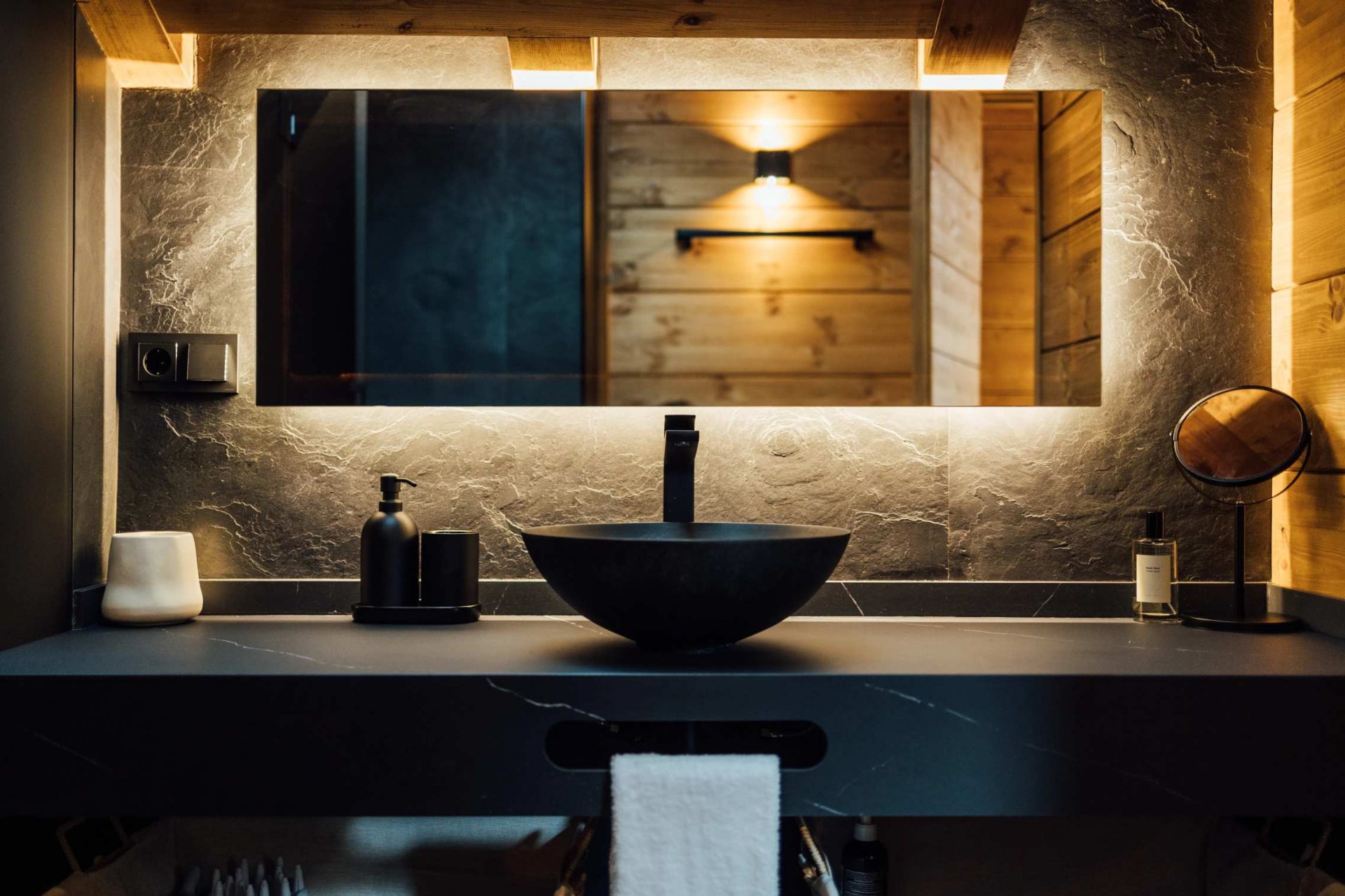 Impeccable villa with breathtaking views, located just 400 meters from the ski lifts of the Sierra Nevada ski resort, Granada