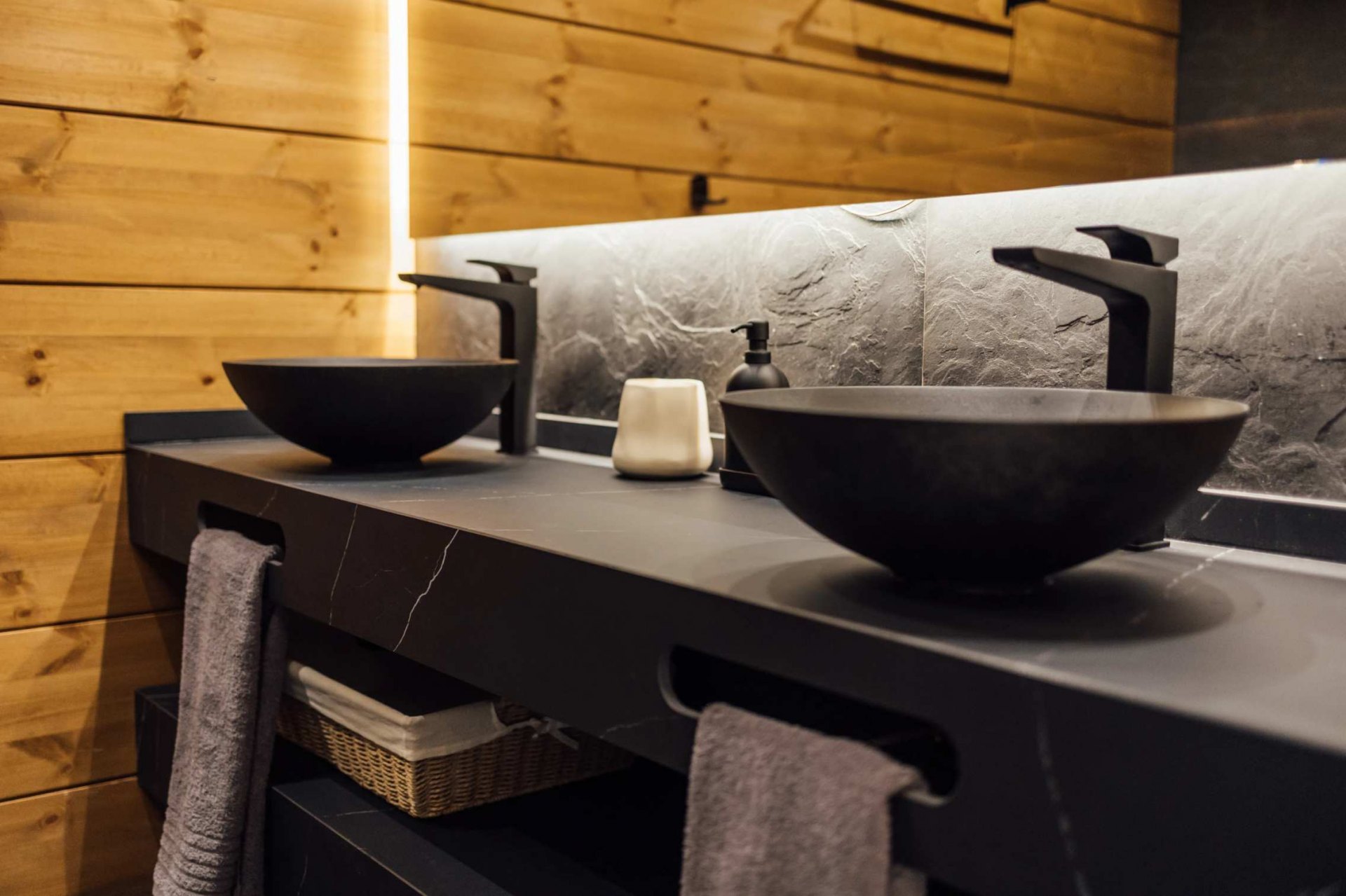 Impeccable villa with breathtaking views, located just 400 meters from the ski lifts of the Sierra Nevada ski resort, Granada