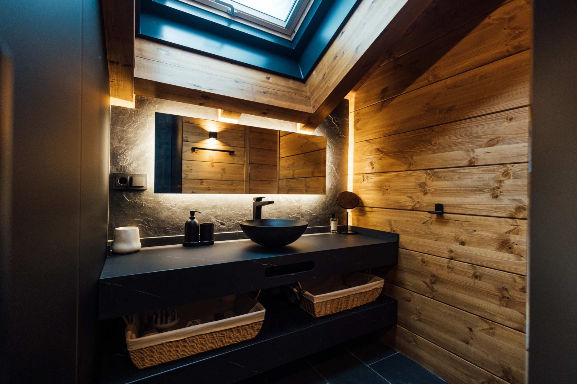 Impeccable villa with breathtaking views, located just 400 meters from the ski lifts of the Sierra Nevada ski resort, Granada