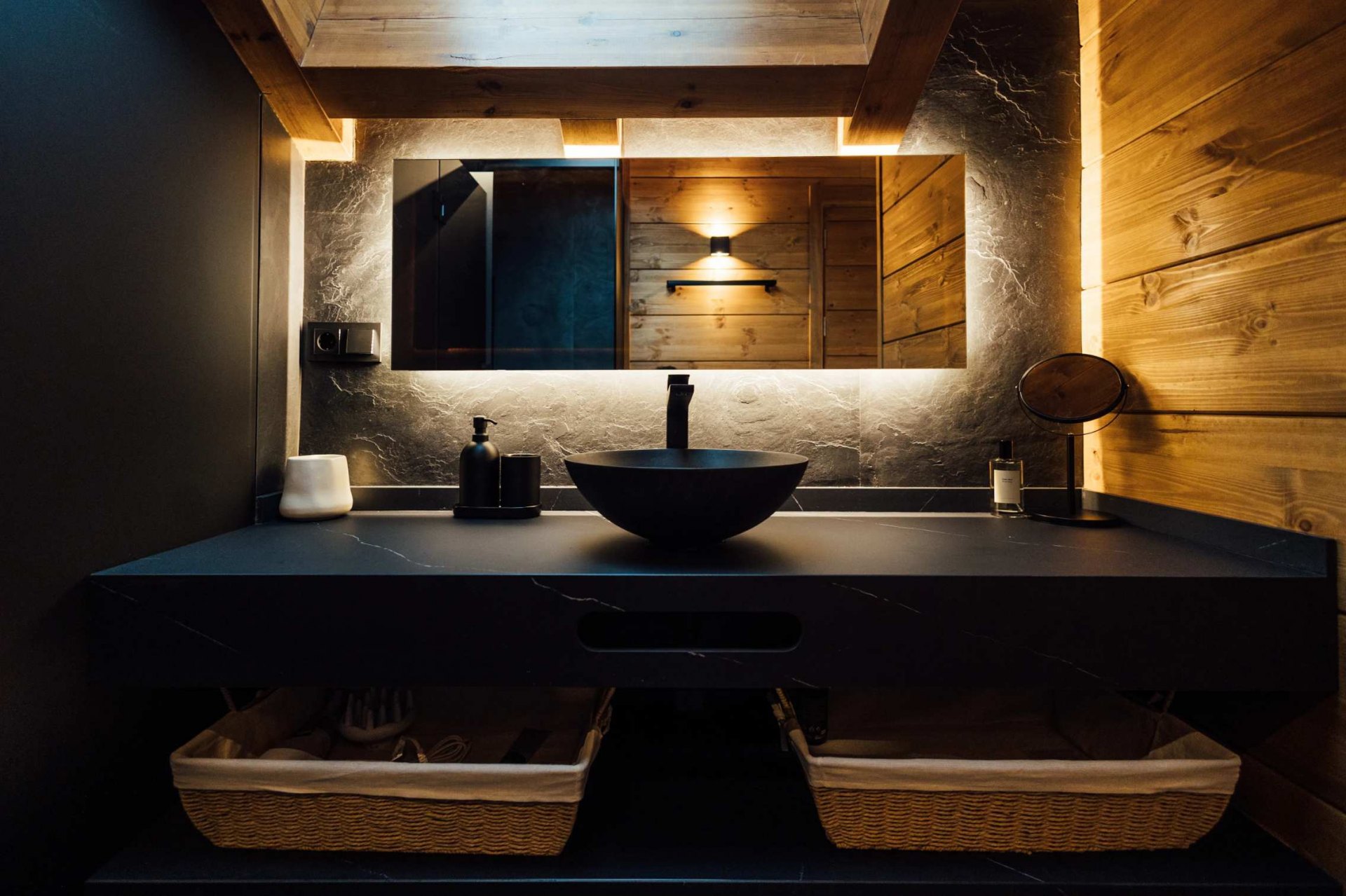 Impeccable villa with breathtaking views, located just 400 meters from the ski lifts of the Sierra Nevada ski resort, Granada