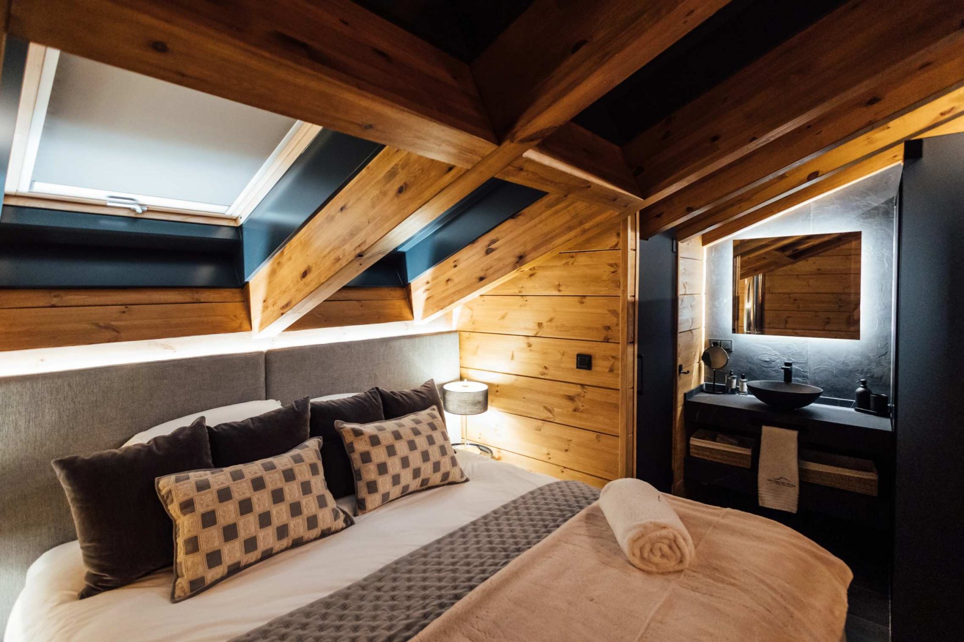 Impeccable villa with breathtaking views, located just 400 meters from the ski lifts of the Sierra Nevada ski resort, Granada